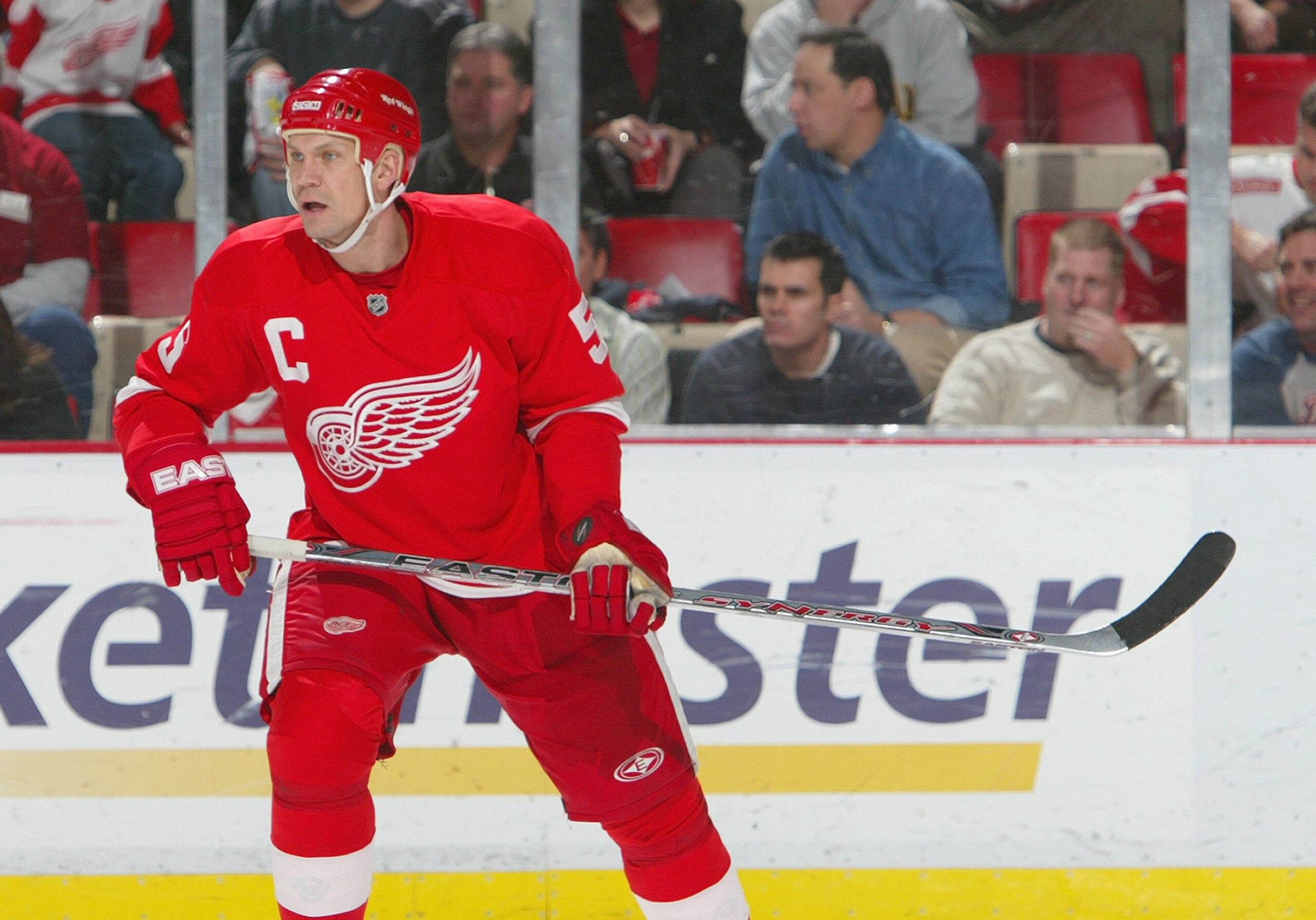 DETROIT - DECEMBER 13:  Niklas Lidstrom #5 of the Detroit Red Wings looks on during the game against the Edmonton Oilers at Joe Louis Arena on December 13, 2007 in Detroit, Michigan. (Photo by Dave Sandford/Getty Images)