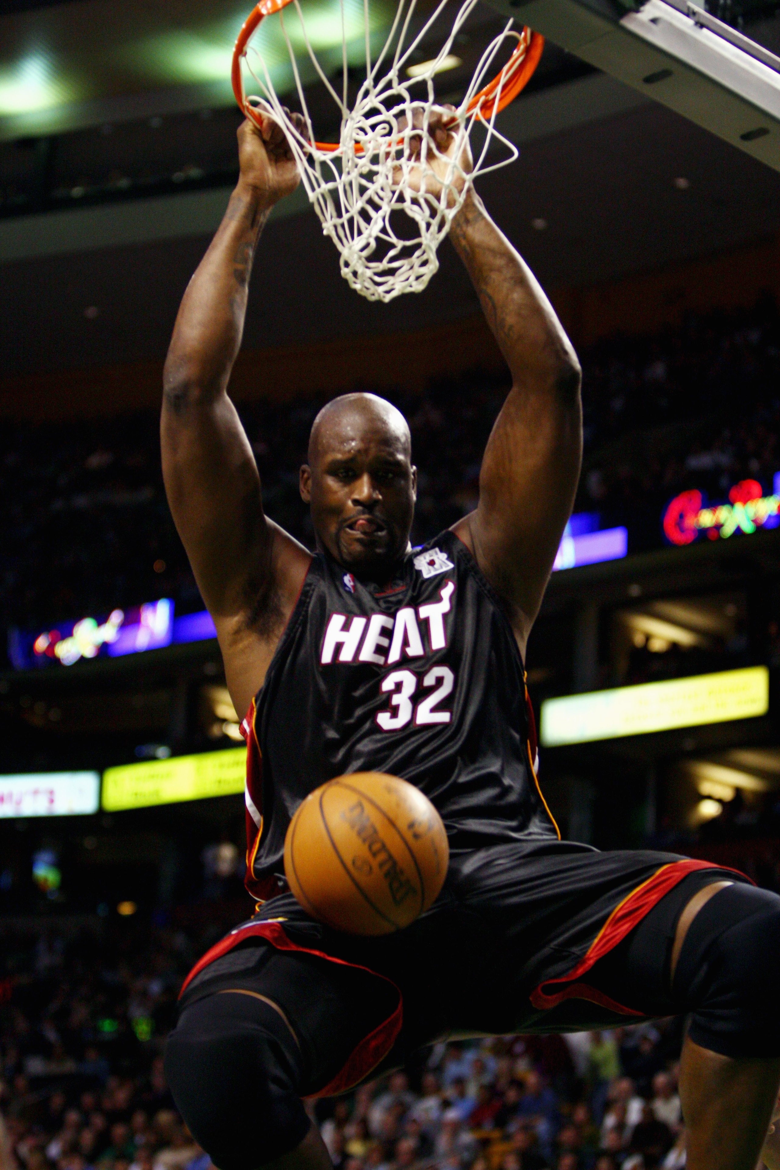 BOSTON - NOVEMBER 16:  Shaquille O'Neal #32 of the Miami Heat dunks during the game against the Boston Celtics at the TD Banknorth Garden on November 16, 2007 in Boston, Massachusetts.  The Celtics won 92-91.  NOTE TO USER: User expressly acknowledges and