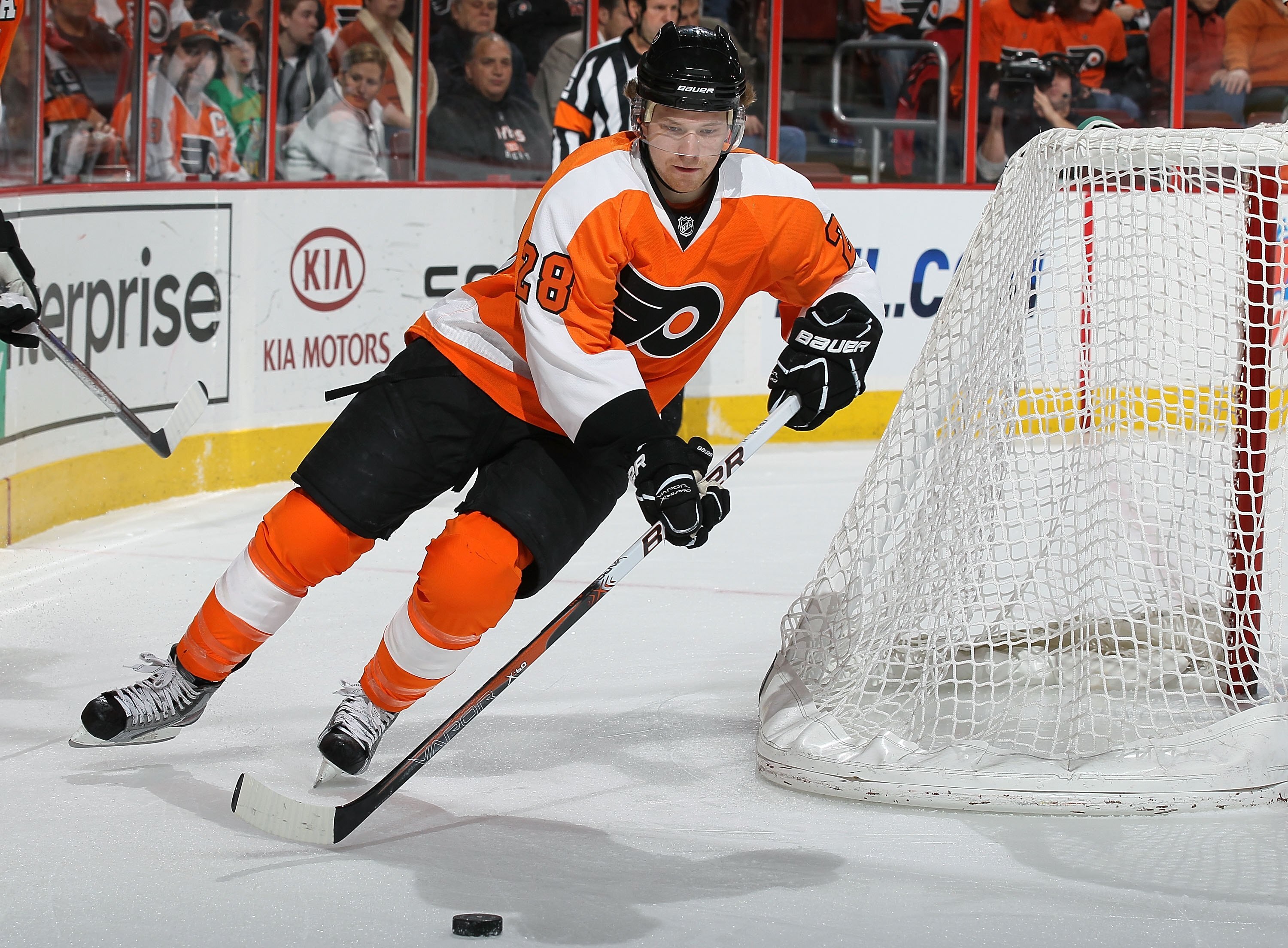 PHILADELPHIA, PA - JANUARY 20: Claude Giroux #28 of the Philadelphia Flyers skates against the Ottawa Senators on January 20, 2011 at Wells Fargo Center in Philadelphia, Pennsylvania. (Photo by Jim McIsaac/Getty Images) PHILADELPHIA, PA - JANUARY 20: Claude Giroux #28 of the Philadelphia Flyers skates against the Ottawa Senators on January 20, 2011 at Wells Fargo Center in Philadelphia, Pennsylvania. (Photo by Jim McIsaac/Getty Images)