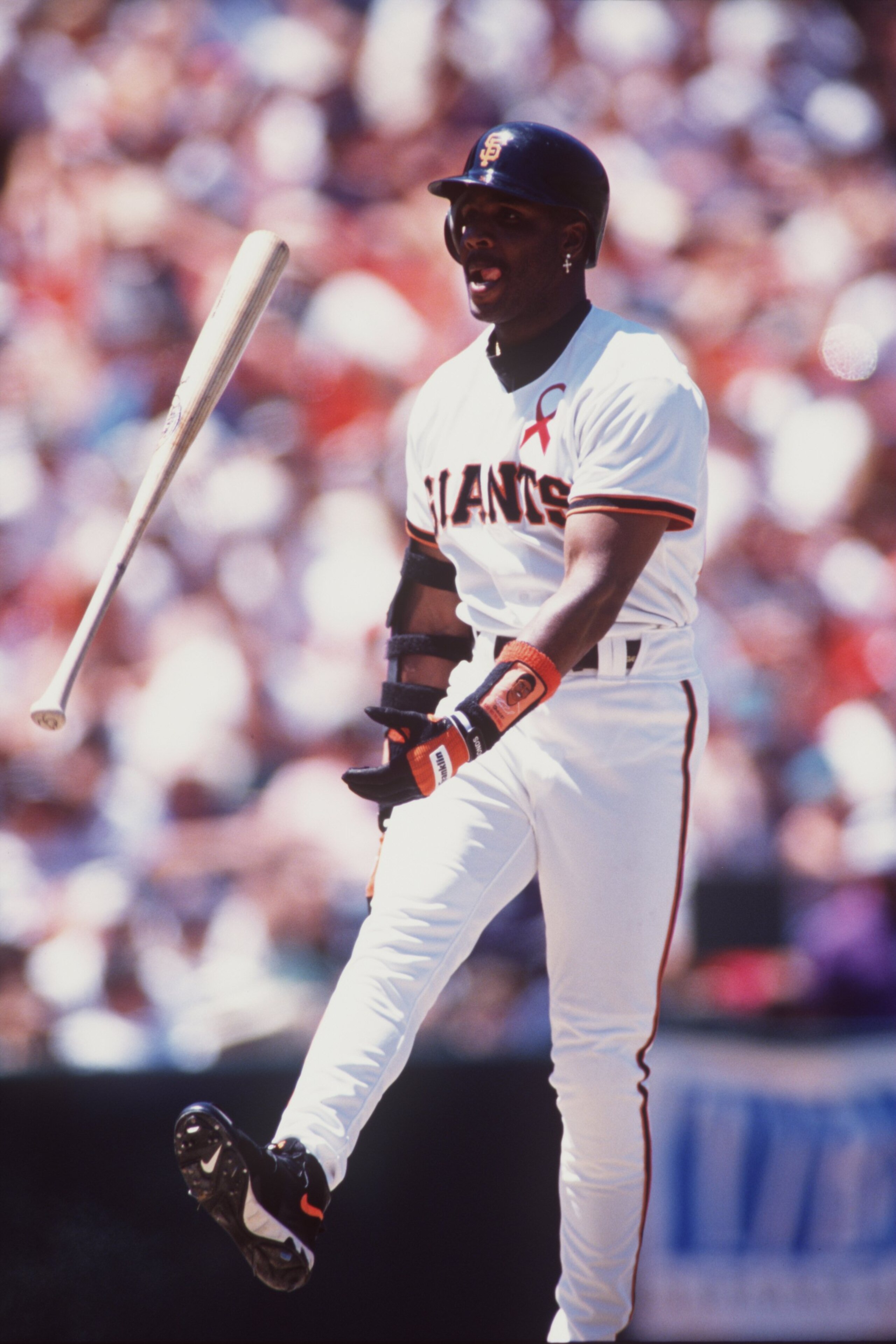 28 Jul 1996: Leftfielder Barry Bonds of the San Francisco Giants tosses the ball in the air during the Giants 10-3 win over the Atlanta Braves at 3Com Park in San Francisco, California.