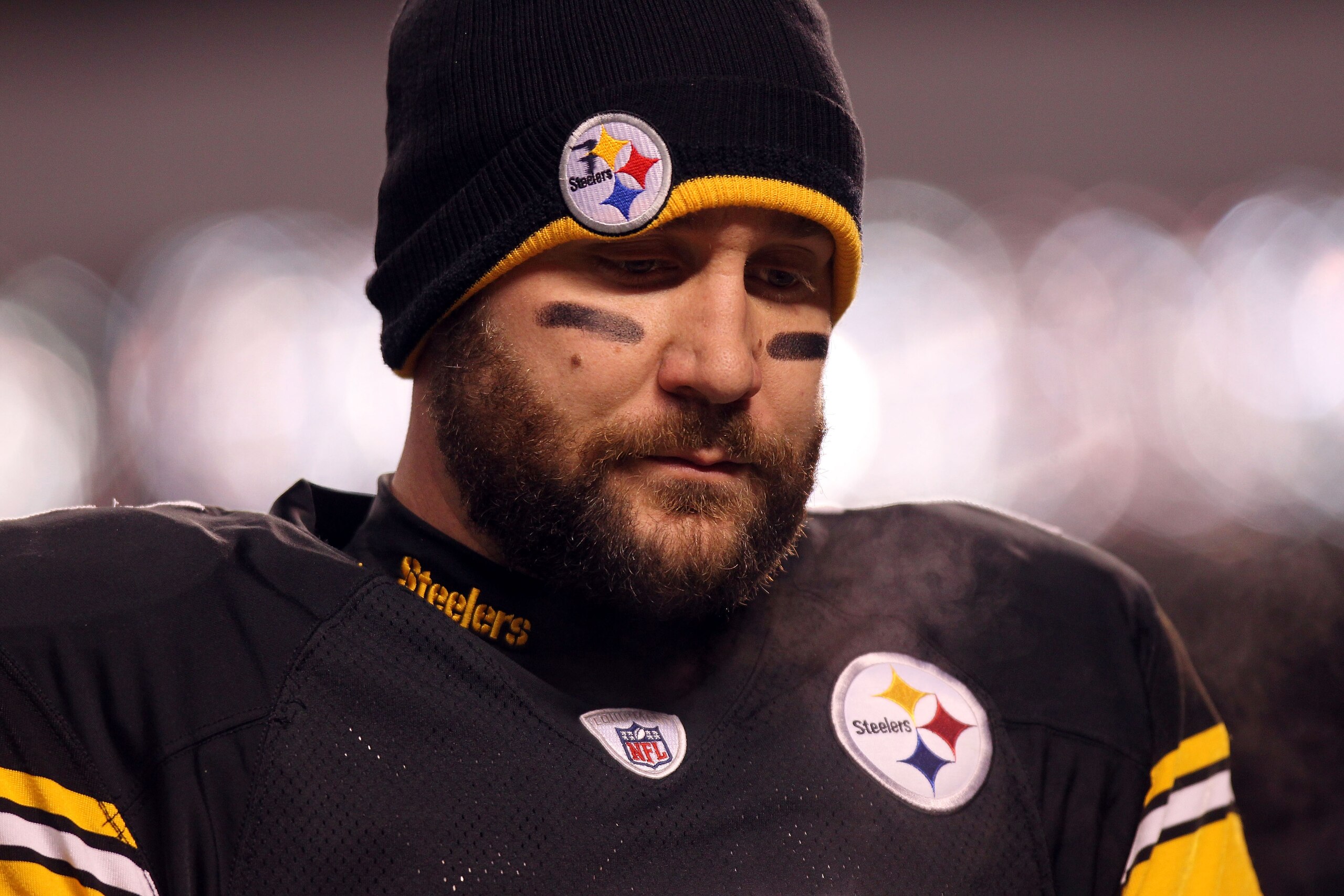 PITTSBURGH, PA - JANUARY 23:  Quarterback Ben Roethlisberger #7 of the Pittsburgh Steelers looks on against the New York Jets during the 2011 AFC Championship game at Heinz Field on January 23, 2011 in Pittsburgh, Pennsylvania. The Steelers won 24-19.  (P