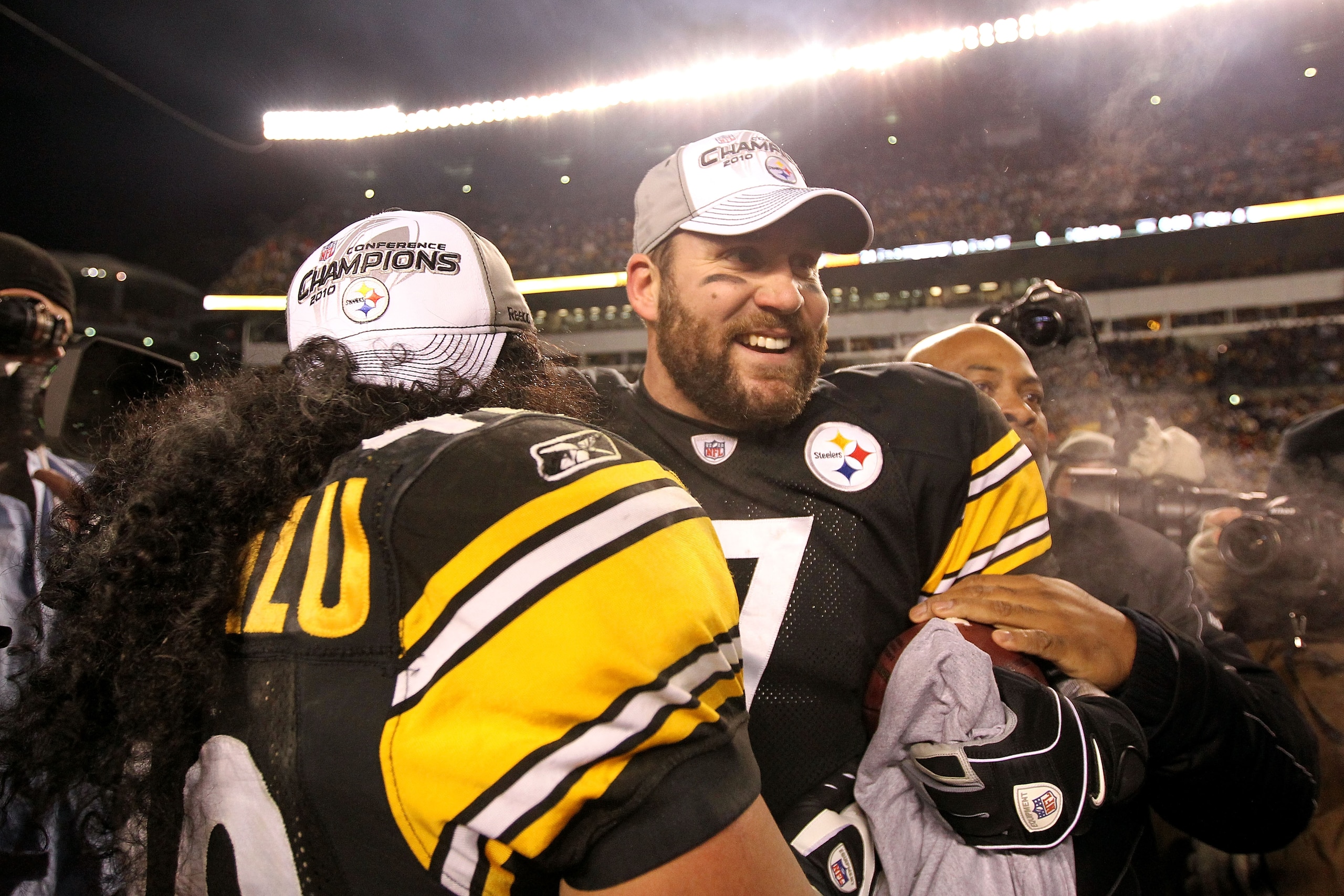 PITTSBURGH, PA - JANUARY 23:  Ben Roethlisberger #7 and Troy Polamalu #43 of the Pittsburgh Steelers celebrate after their 24-19 win against the New York Jets during the 2011 AFC Championship game at Heinz Field on January 23, 2011 in Pittsburgh, Pennsylv