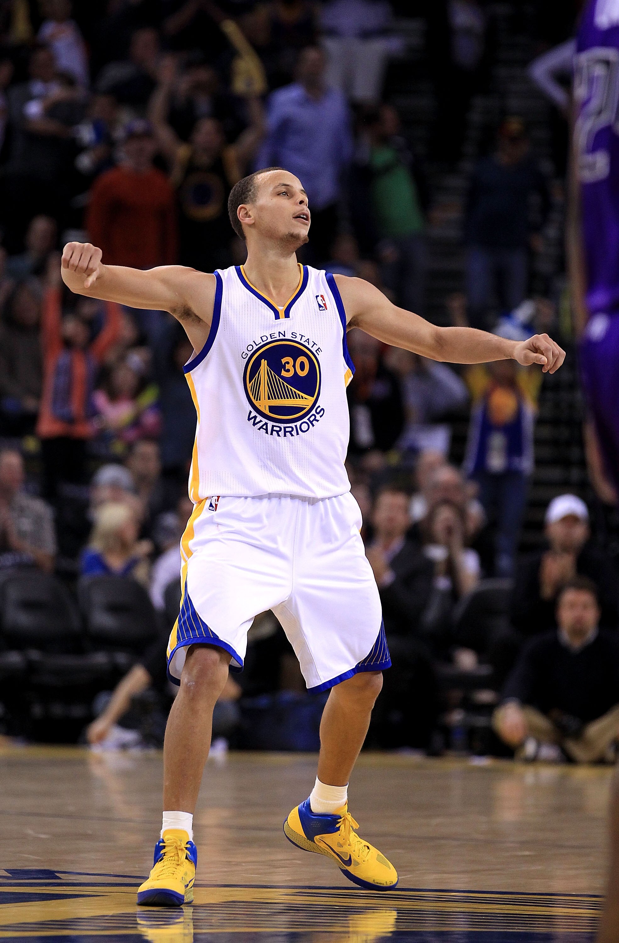 OAKLAND, CA - JANUARY 21:  Stephen Curry #30 of the Golden State Warriors reacts after the Warriors made a basket during their game against the Sacramento Kings at Oracle Arena on January 21, 2011 in Oakland, California. NOTE TO USER: User expressly ackno