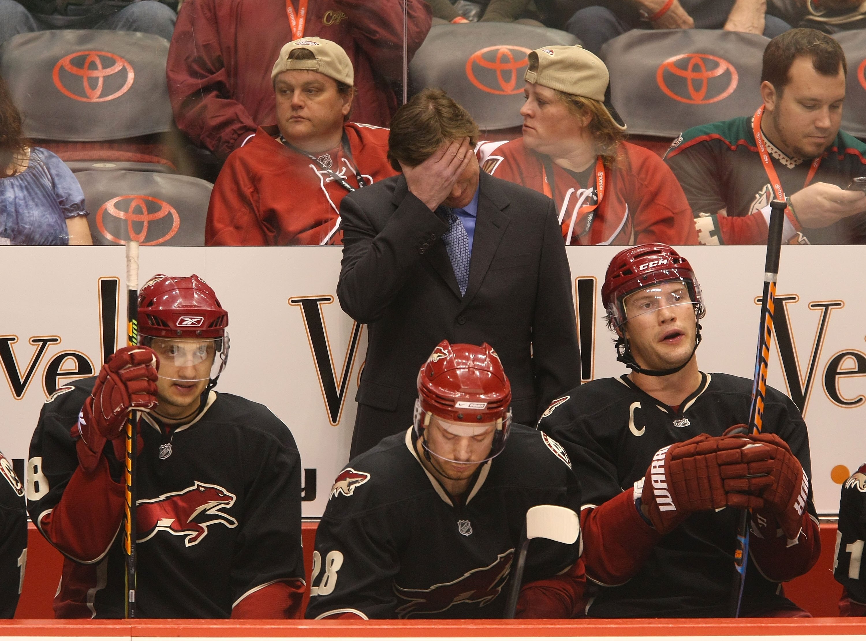 GLENDALE, AZ - FEBRUARY 28:  Head Coach Wayne Gretzky of the Phoenix Coyotes manages his team from behind the bench during his game against the St. Louis Blues on February 28, 2009 at the Jobing.com Arena in Glendale, Arizona.  (Photo by Bruce Bennett/Get
