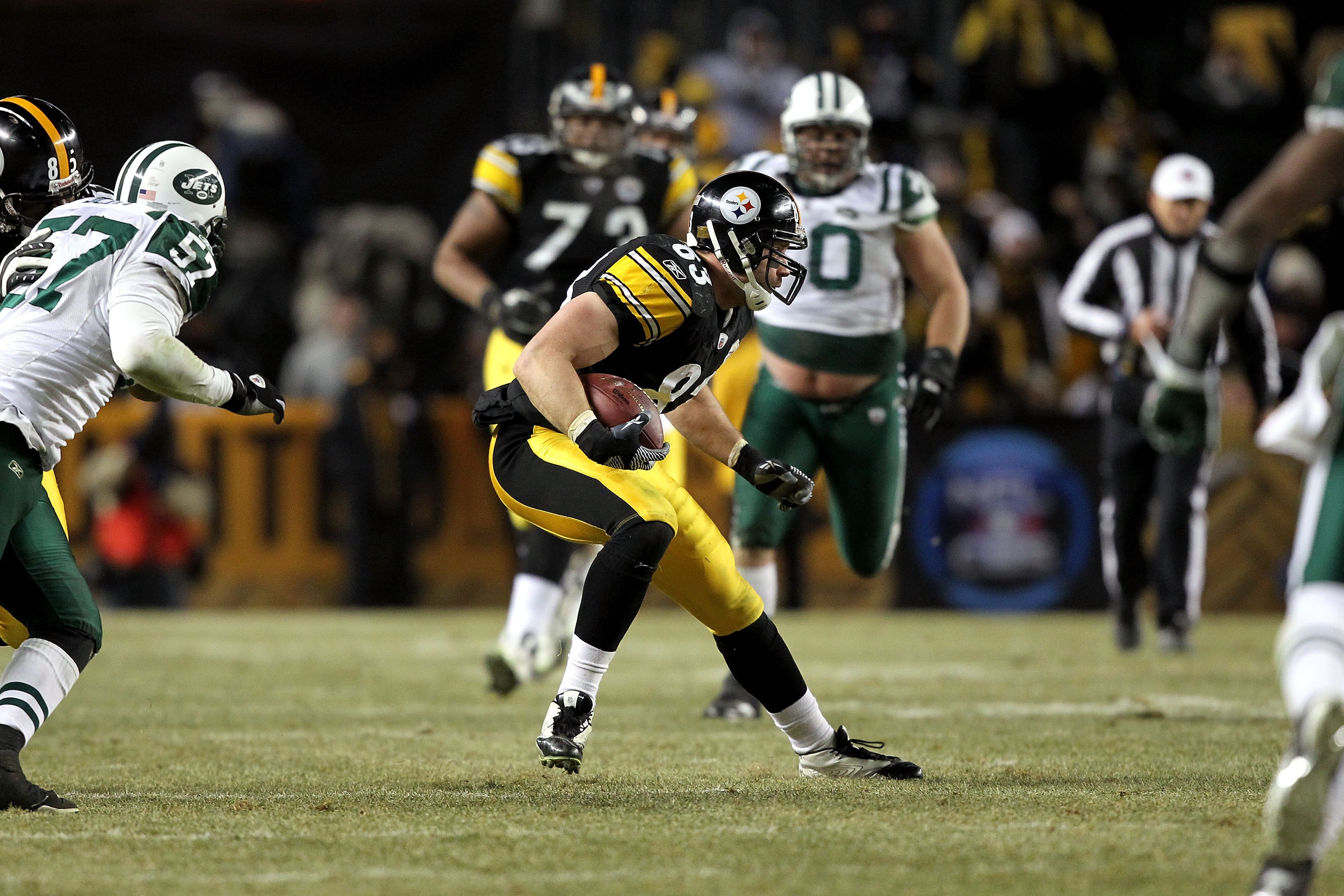 PITTSBURGH, PA - JANUARY 23:  Heath Miller #83 of the Pittsburgh Steelers  runs for yards after the catch against the New York Jets during the 2011 AFC Championship game at Heinz Field on January 23, 2011 in Pittsburgh, Pennsylvania. The Steelers won 24-1
