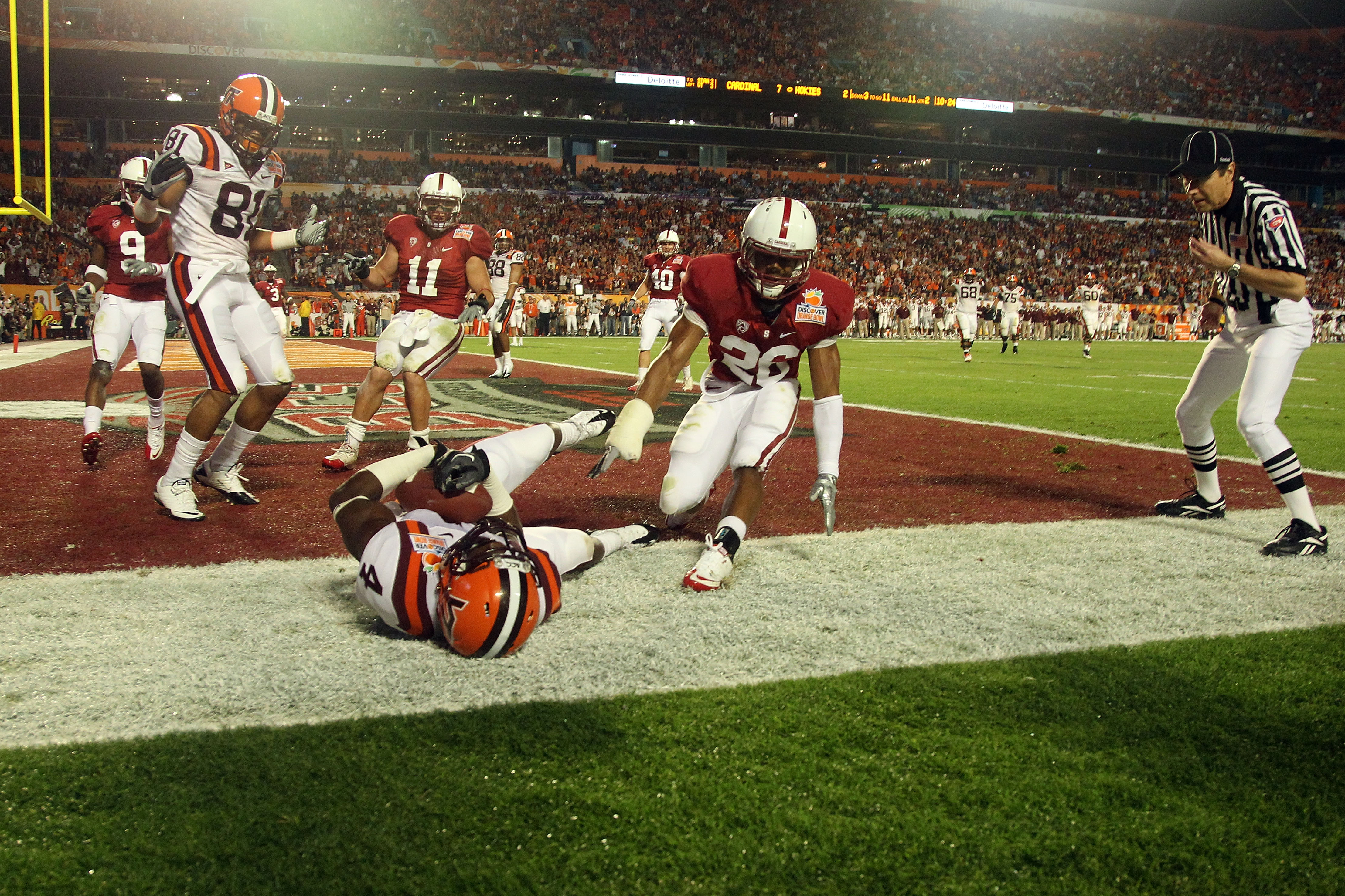 MIAMI, FL - JANUARY 03:  David Wilson #4 of the Virginai Tech Hokies scores an 11-yard touchdown reception in the second quarter againstDElano Howell #26 of the Stanford Cardinal during the 2011 Discover Orange Bowl at Sun Life Stadium on January 3, 2011