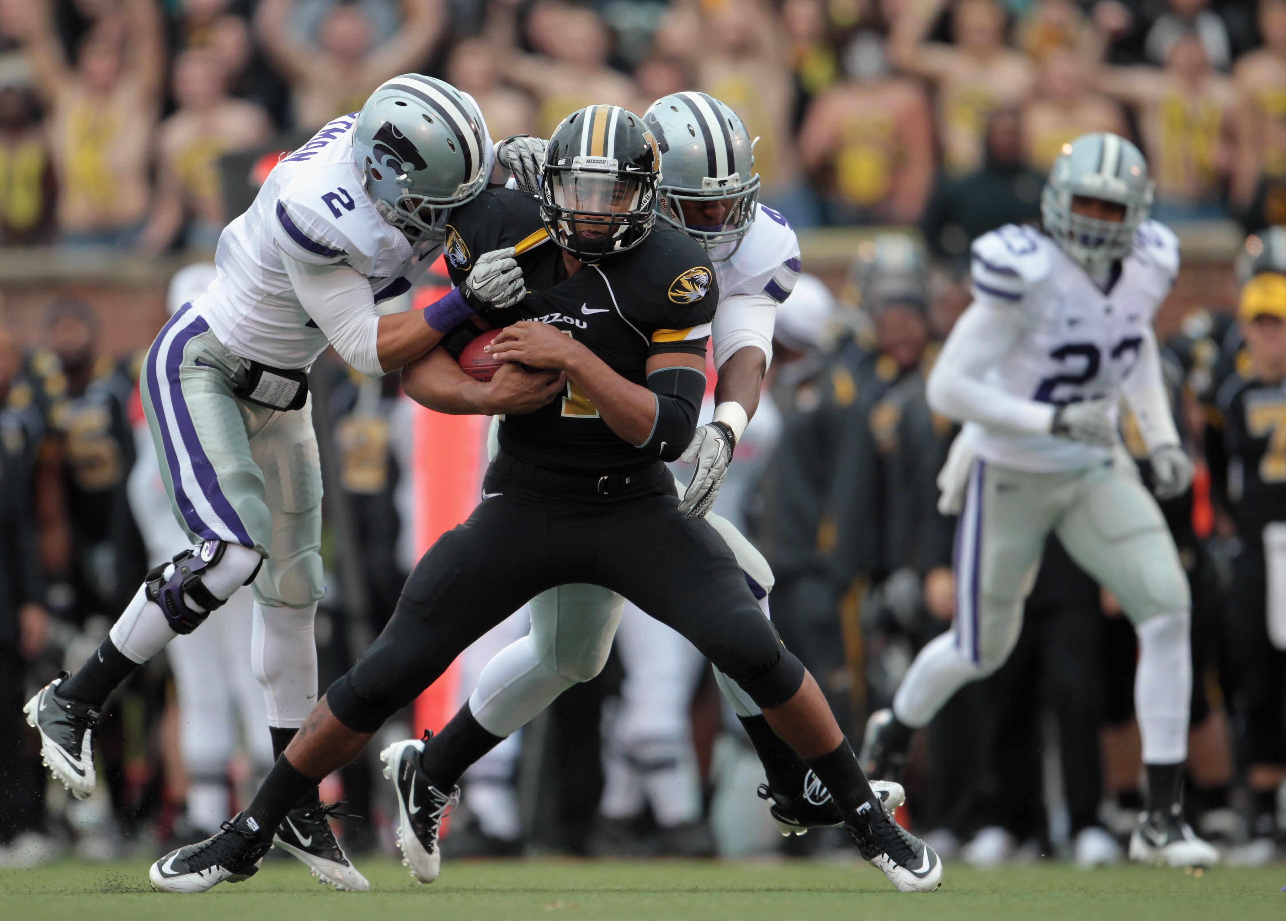 COLUMBIA, MO - NOVEMBER 13:  Quarterback James Franklin #1 of the Missouri Tigers carries the ball during the game against the Kansas State Wildcats on November 13, 2010 at Faurot Field/Memorial Stadium in Columbia, Missouri.  (Photo by Jamie Squire/Getty