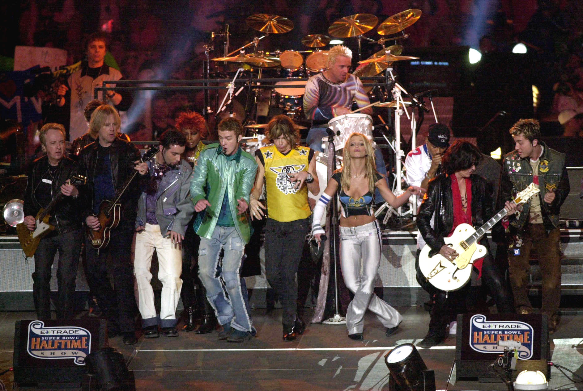 384856 27: ''NSYNC, Aerosmith and Britney Spears all perform during the halftime show for Super Bowl XXXV January 28, 2001 at the Raymond James Stadium in Tampa, FL. (Photo byDoug Pensinger/ALLSPORT)