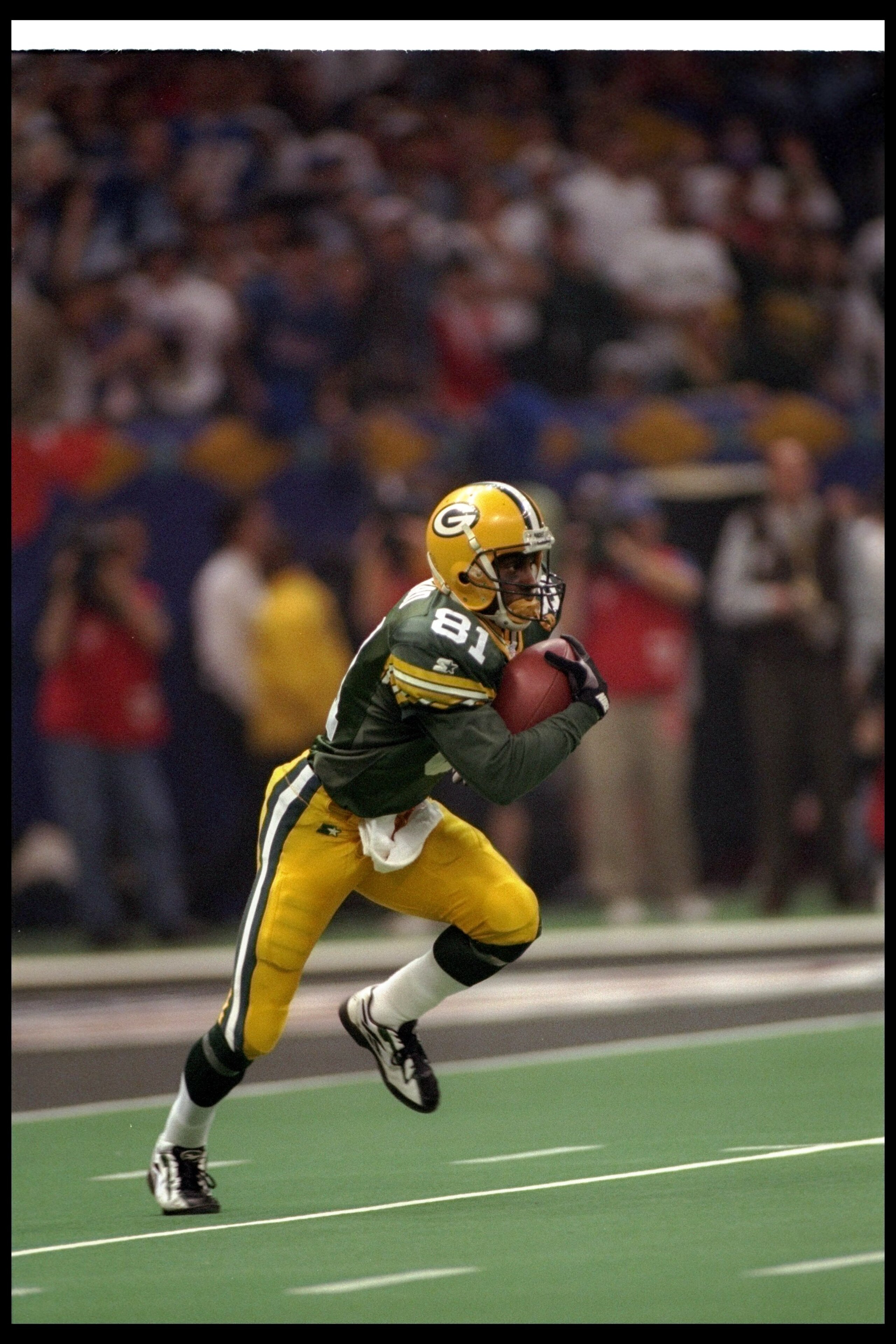 26 Jan 1997:  Wide receiver Desmond Howard of the Green Bay Packers moves the ball during Super Bowl XXXI against the New England Patriots at the Superdome in New Orleans, Louisiana.  The Packers won the game, 35-21. Mandatory Credit: Rick Stewart  /Allsp