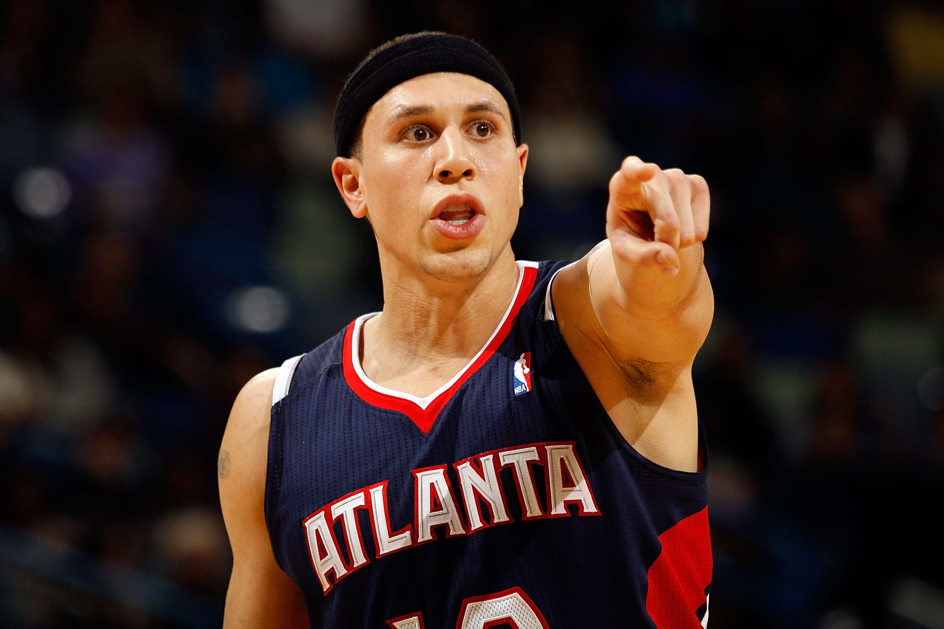 NEW ORLEANS, LA - DECEMBER 26: Mike Bibby #10 of the Atlanta Hawks calls a play during the game against the New Orleans Hornets at the New Orleans Arena on December 26, 2010 in New Orleans, Louisiana. The Hornets defeated the Hawks 93-86. NOTE TO USER: NEW ORLEANS, LA - DECEMBER 26: Mike Bibby #10 of the Atlanta Hawks calls a play during the game against the New Orleans Hornets at the New Orleans Arena on December 26, 2010 in New Orleans, Louisiana. The Hornets defeated the Hawks 93-86. NOTE TO USER: