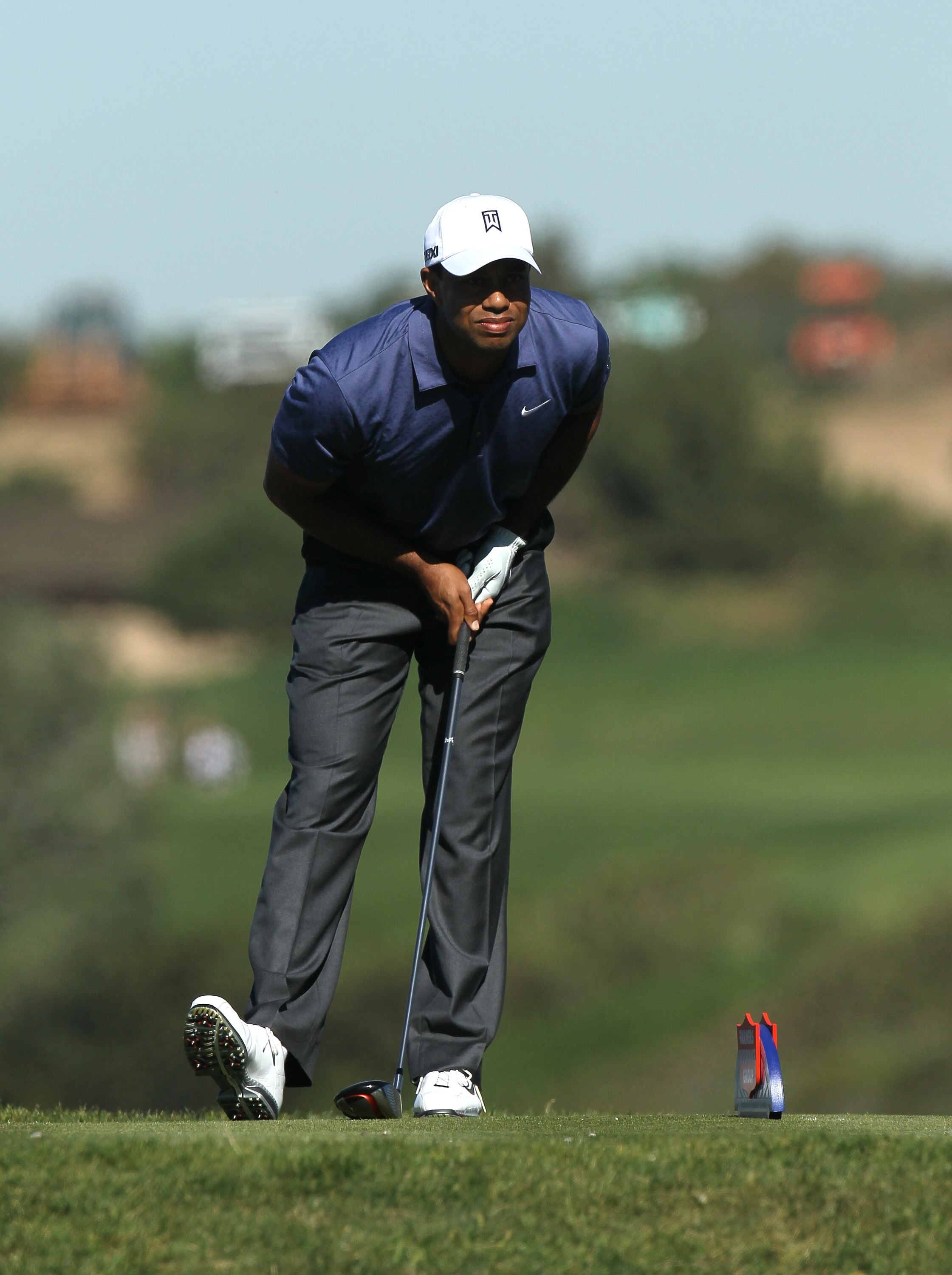 LA JOLLA, CA - JANUARY 28: Tiger Woods watches his tee shot on the fifth hole during round two of the Farmers Insurance Open at Torrey Pines South Course on January 28, 2011 in La Jolla, California. (Photo by Stephen Dunn/Getty Images)