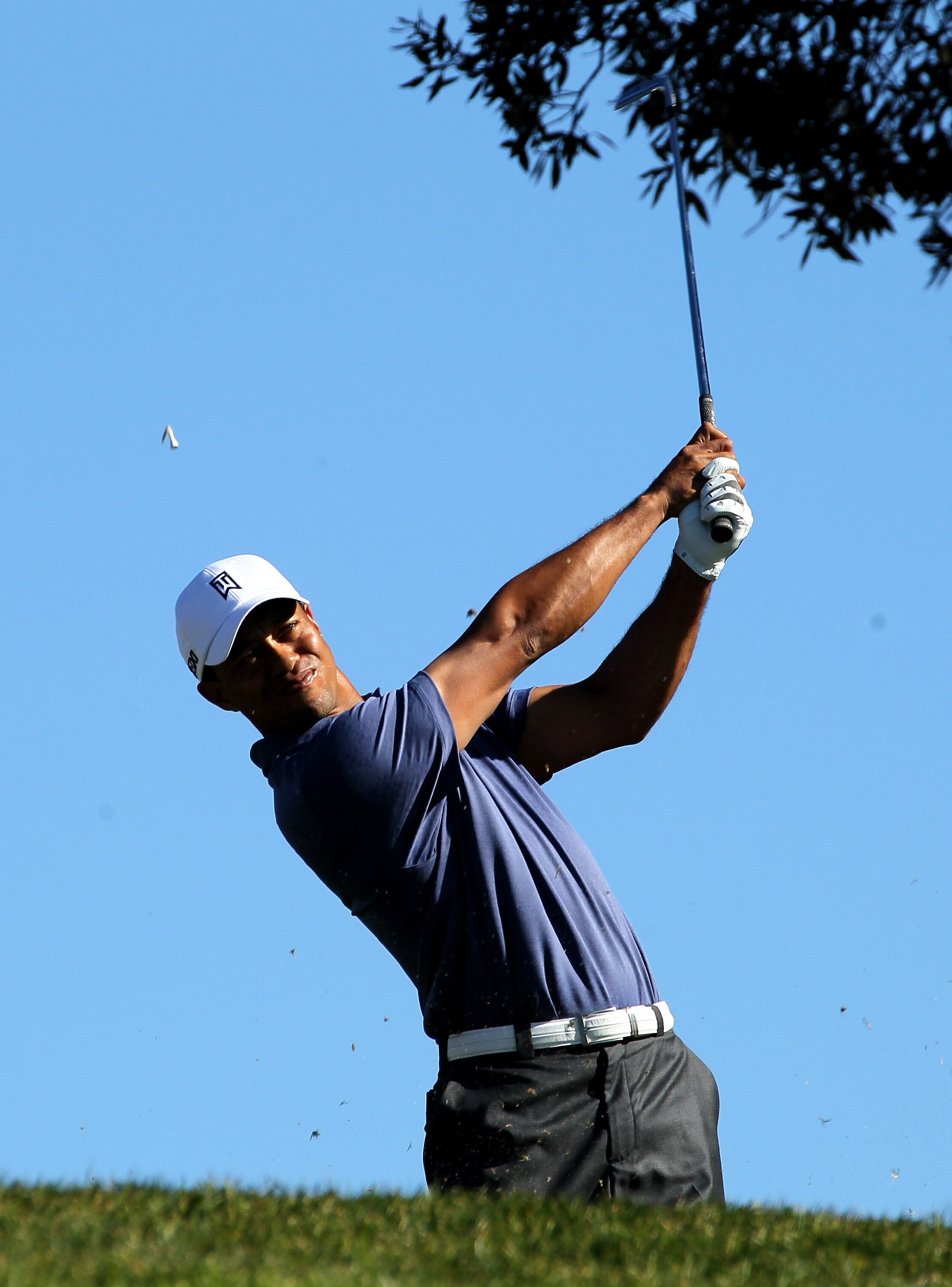LA JOLLA, CA - JANUARY 28:  Tiger Woods hits his tee shot on the third hole during round two of the Farmers Insurance Open at Torrey Pines South Course on January 28, 2011 in La Jolla, California.  (Photo by Stephen Dunn/Getty Images)