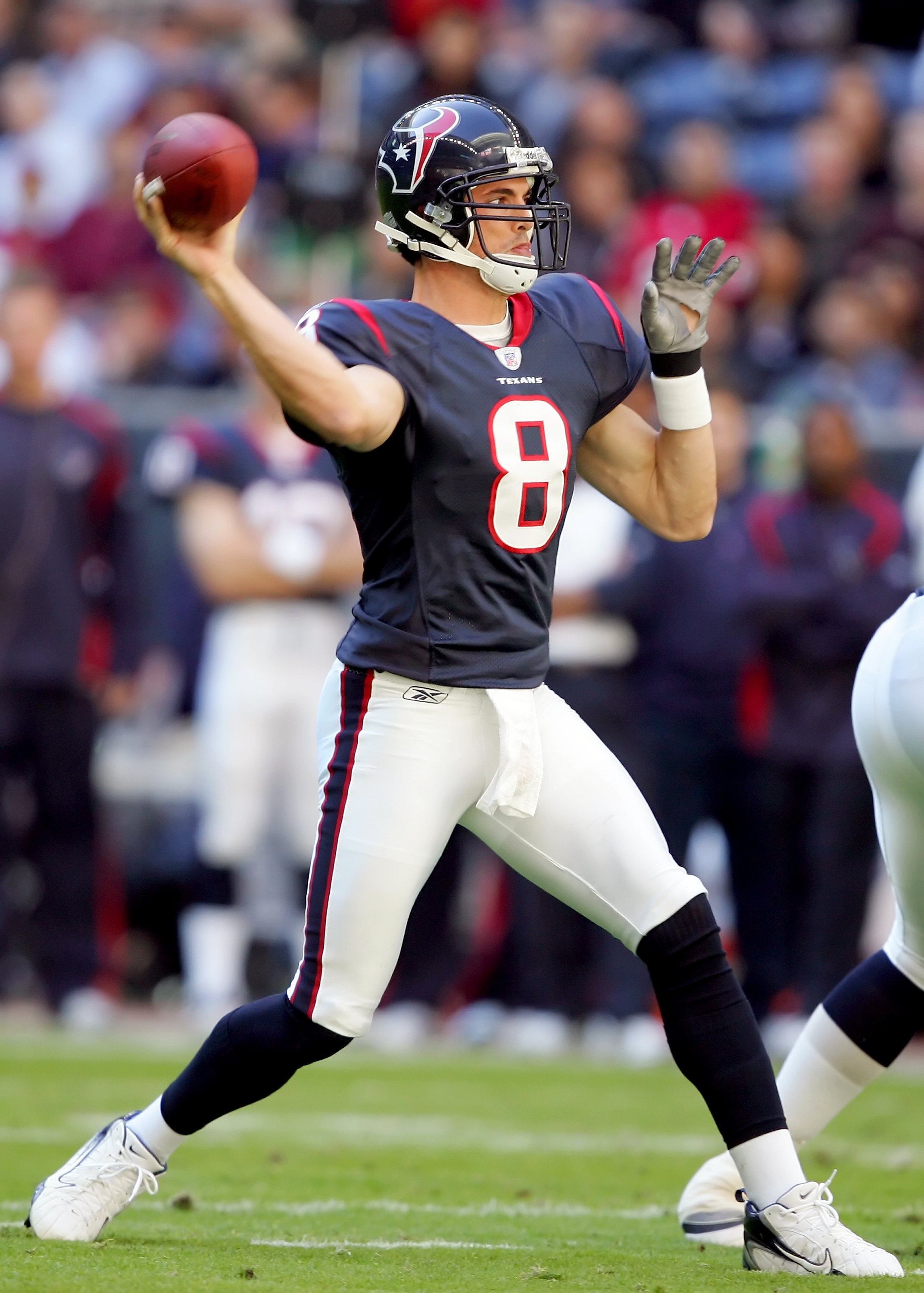 HOUSTON, TX - DECEMBER 31:  Quarterback David Carr #8 of the Houston Texans passes during the game against the Cleveland Browns on December 31, 2006 at Reliant Stadium in Houston, Texas. The Texans defeated the Browns 14-6.  (Photo by Lisa Blumenfeld/Gett