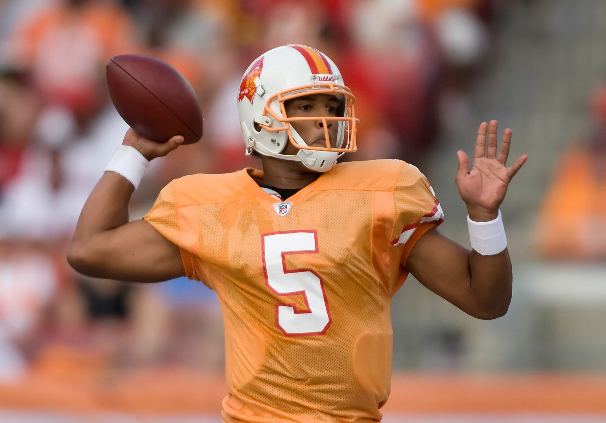 TAMPA, FL - NOVEMBER 08:  Quarterback Josh Freeman #5 of the Tampa Bay Buccaneers throws a pass against the Green Bay Packers during the game at Raymond James Stadium on November 8, 2009 in Tampa, Florida.  (Photo by J. Meric/Getty Images)