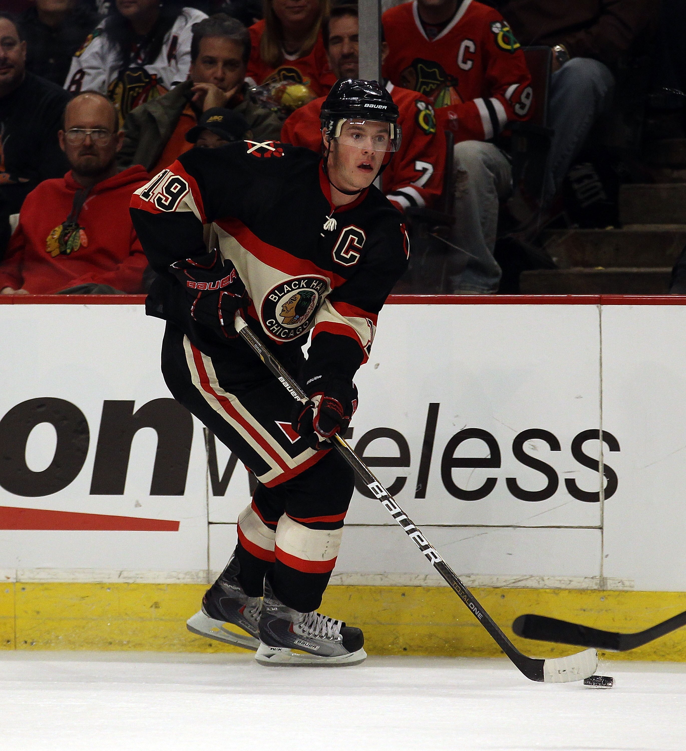 CHICAGO, IL - JANUARY 12: Jonathan Toews #19 of the Chicago Blackhawks looks to pass against the Colorado Avalanche at the United Center on January 12, 2011 in Chicago, Illinois. The Blackhawks defeated the Avalanche 4-0. (Photo by Jonathan Daniel/Getty I