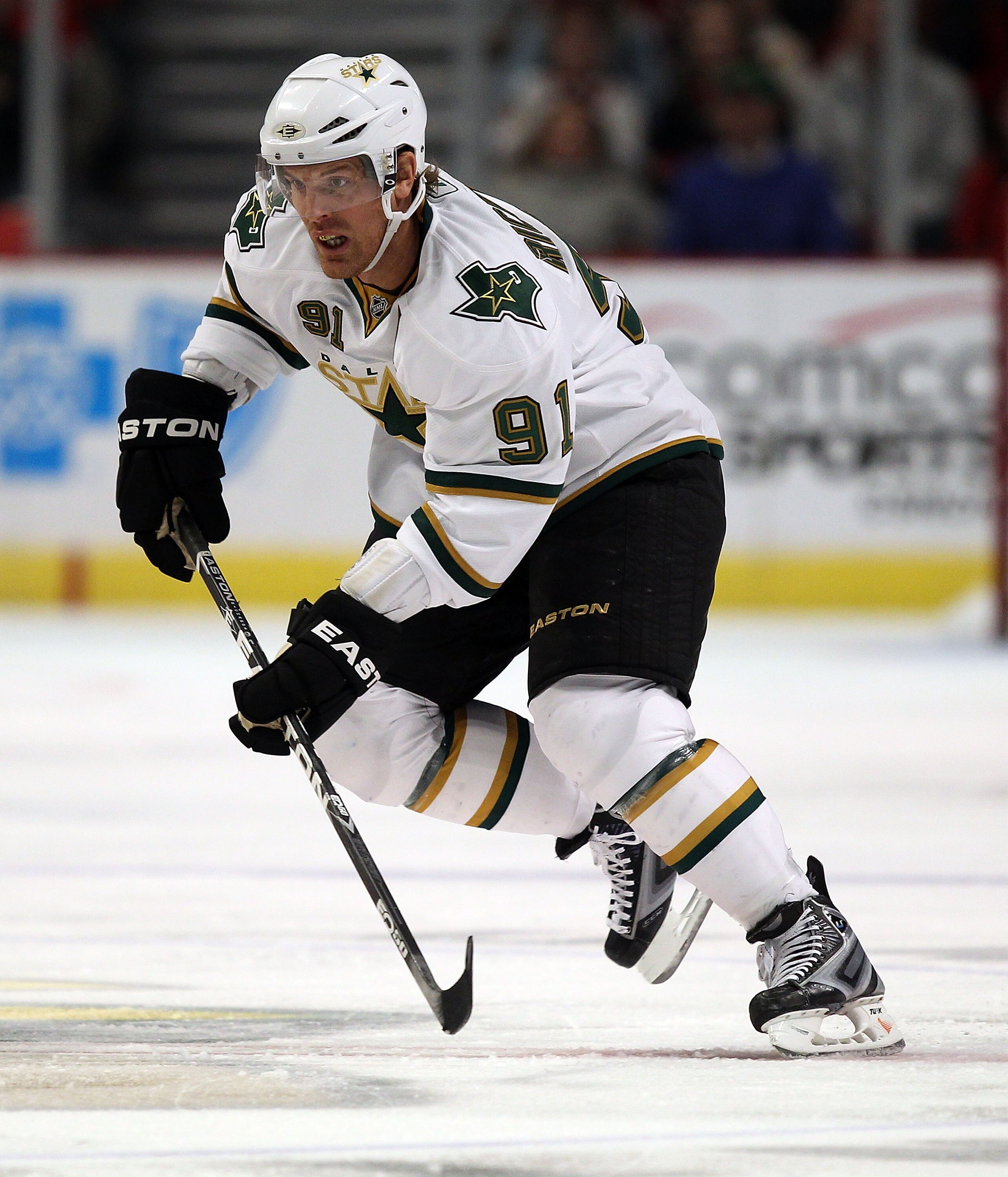 CHICAGO, IL - DECEMBER 08: Brad Richards #91 of the Dallas Stars skates against the Chicago Blackhawks at the United Center on December 8, 2010 in Chicago, Illinois. The Blackhawks defeated the Stars 5-3. (Photo by Jonathan Daniel/Getty Images)