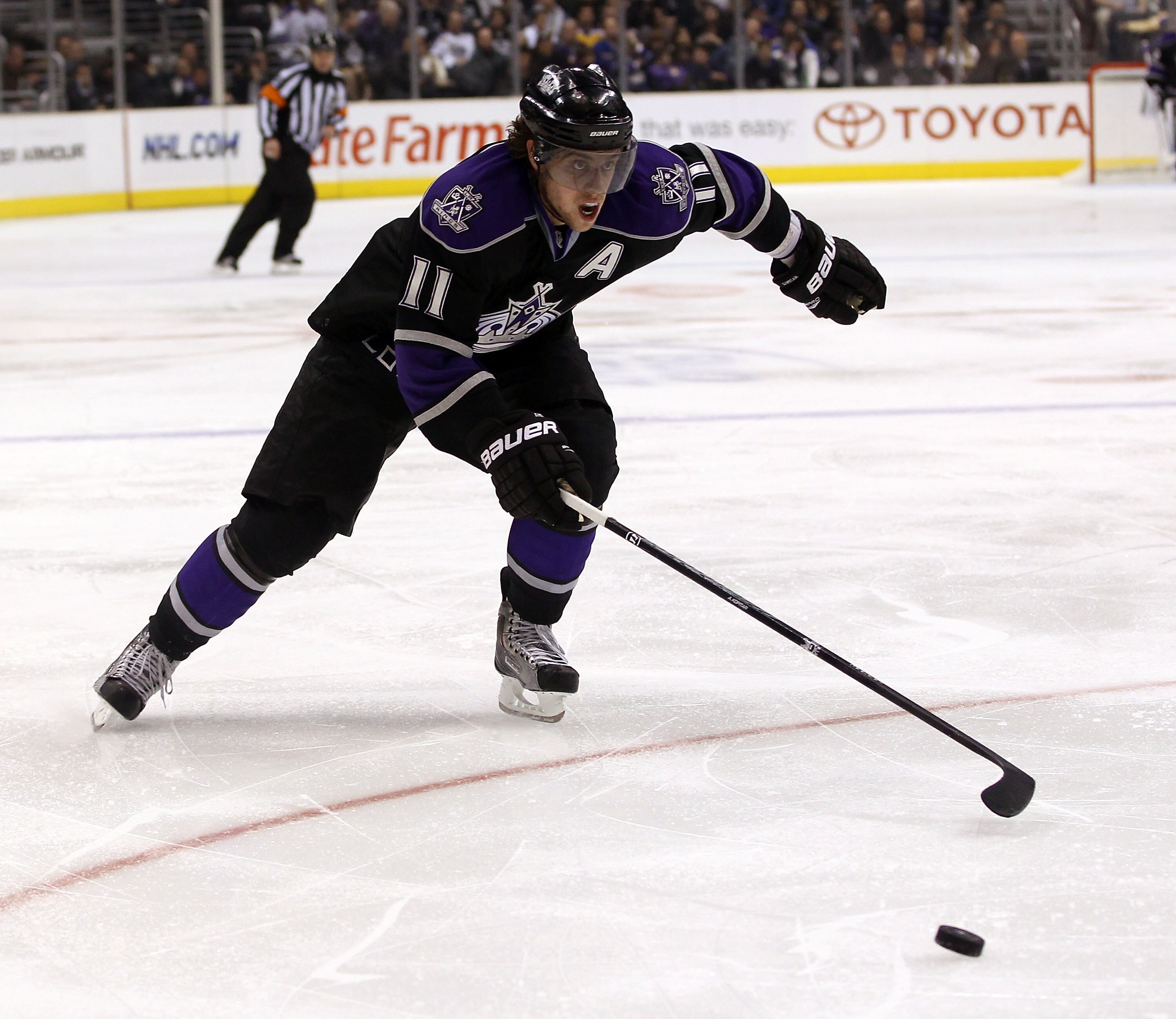 LOS ANGELES, CA - JANUARY 13:  Anze Kopitar #11 of the Los Angeles Kings skates against the St. Louis Blues at the Staples Center on January 13, 2011 in Los Angeles, California.  (Photo by Bruce Bennett/Getty Images)