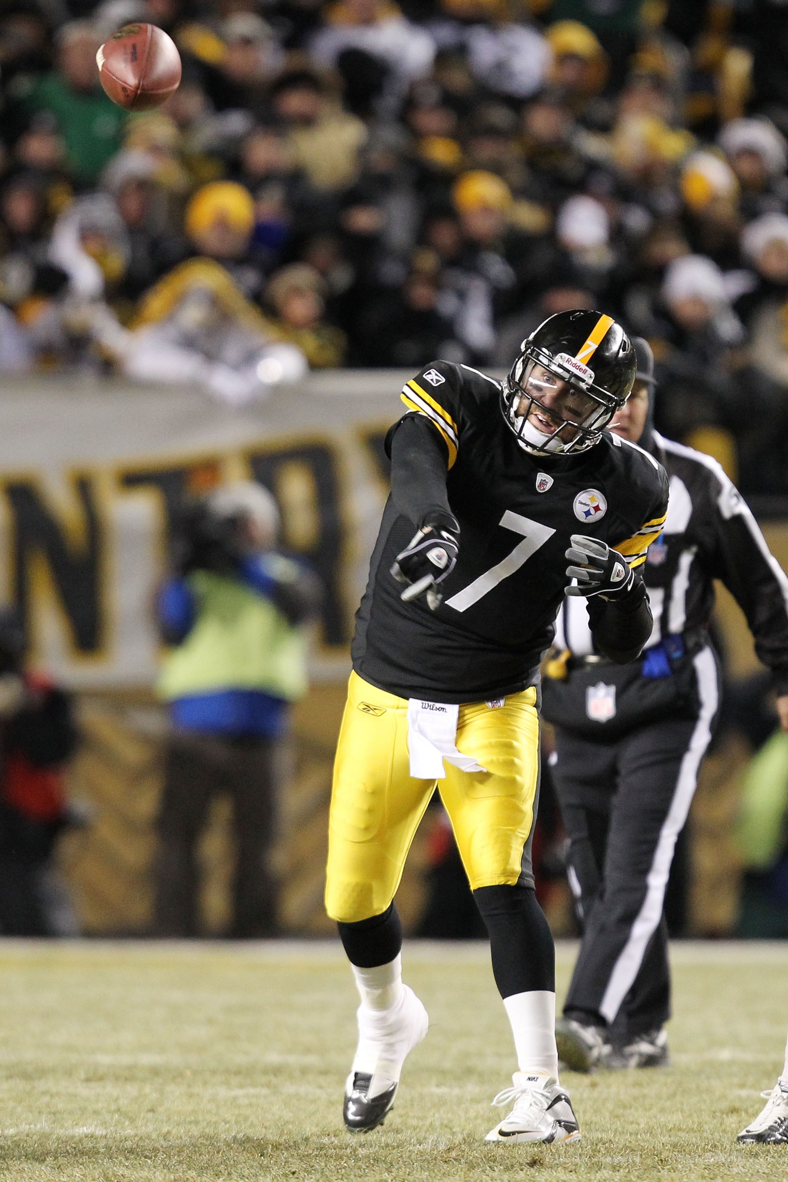 PITTSBURGH, PA - JANUARY 23: Ben Roethlisberger #7 of the Pittsburgh Steelers passes against the New York Jets in the 2011 AFC Championship game at Heinz Field on January 23, 2011 in Pittsburgh, Pennsylvania. The Steelers defeated the Jets 24 to 19. (Ph PITTSBURGH, PA - JANUARY 23: Ben Roethlisberger #7 of the Pittsburgh Steelers passes against the New York Jets in the 2011 AFC Championship game at Heinz Field on January 23, 2011 in Pittsburgh, Pennsylvania. The Steelers defeated the Jets 24 to 19. (Ph