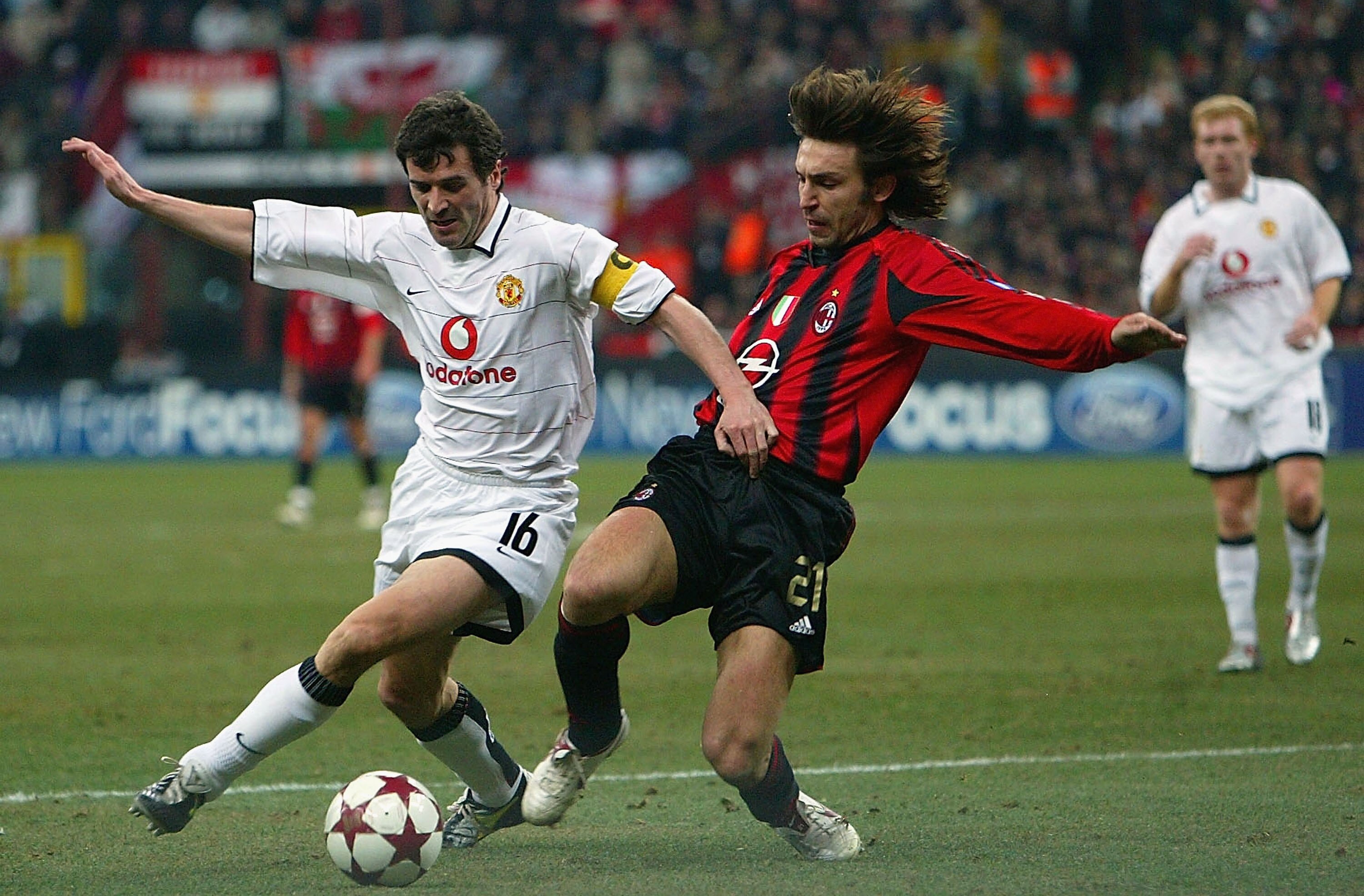 MILAN, ITALY - MARCH 8:  Roy Keane of Manchester United and Andrea Pirlo of Milan tussle in the Penalty box during the Champions League last 16, second leg match between Milan and Manchester United at the San Siro on March 8, 2005 in Milan, Italy.  (Photo