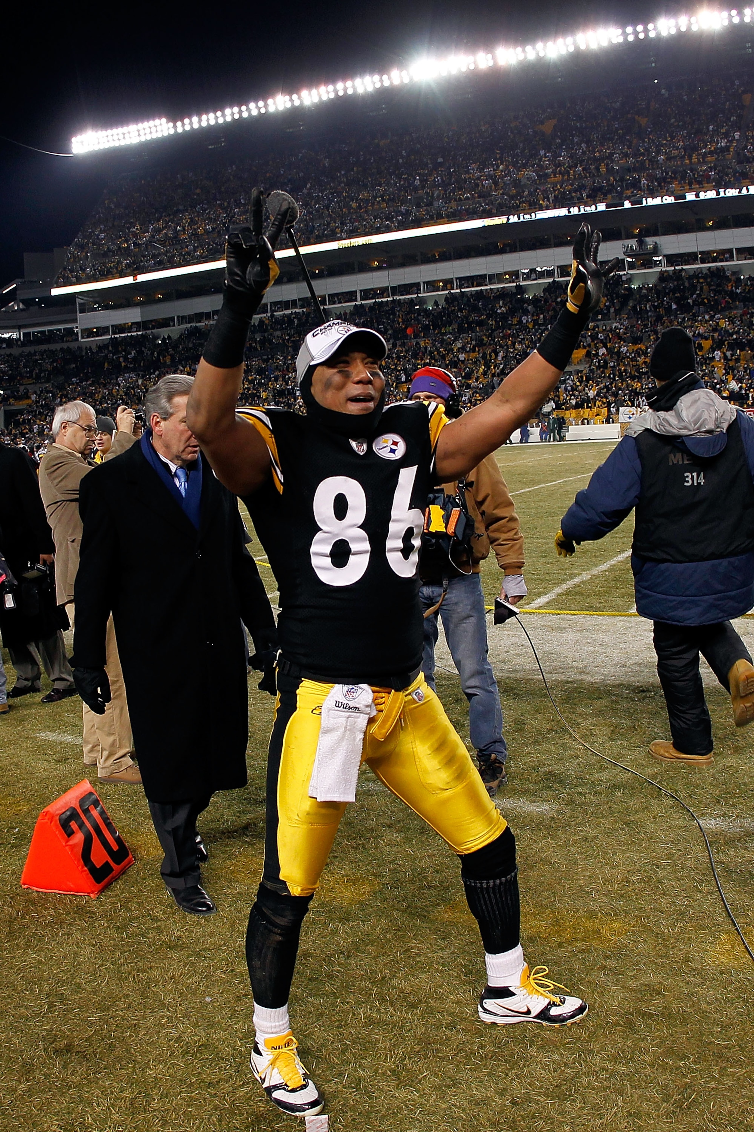 PITTSBURGH, PA - JANUARY 23: Hines Ward #86 of the Pittsburgh Steelers celebrates their 24 to 19 win over the New York Jets in the 2011 AFC Championship game at Heinz Field on January 23, 2011 in Pittsburgh, Pennsylvania. (Photo by Gregory Shamus/Getty PITTSBURGH, PA - JANUARY 23: Hines Ward #86 of the Pittsburgh Steelers celebrates their 24 to 19 win over the New York Jets in the 2011 AFC Championship game at Heinz Field on January 23, 2011 in Pittsburgh, Pennsylvania. (Photo by Gregory Shamus/Getty