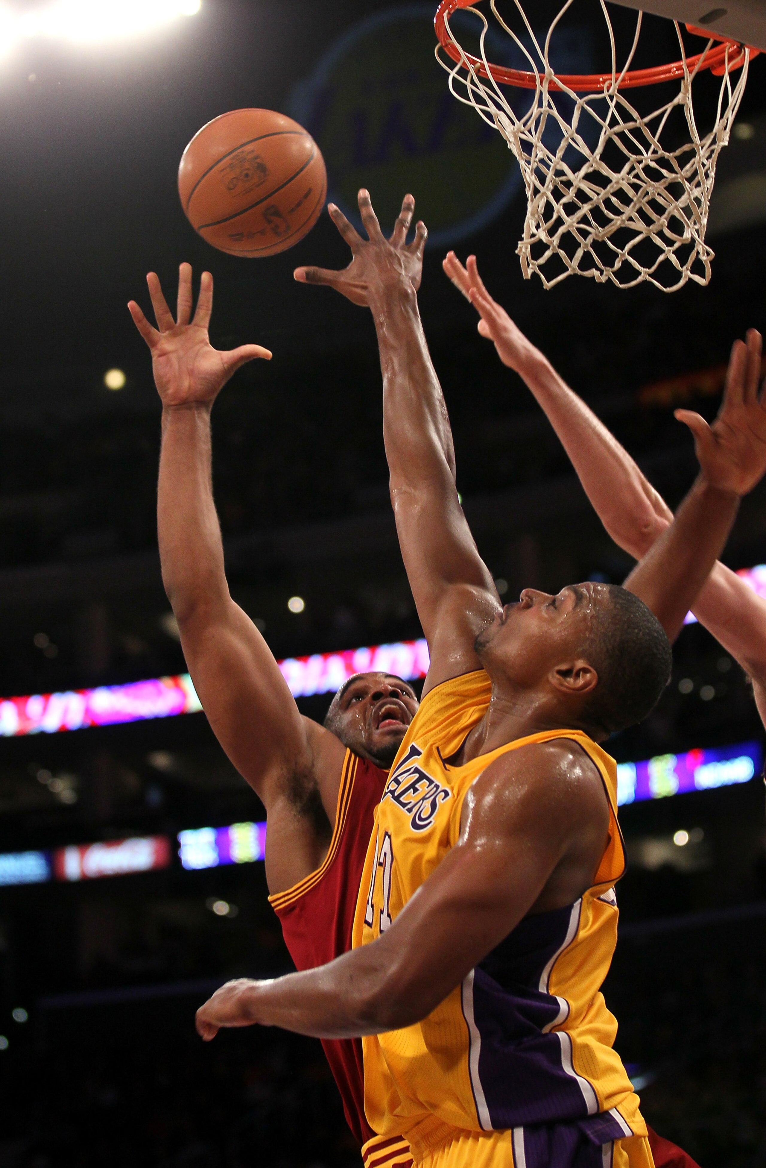 LOS ANGELES, CA - JANUARY 11: Samardo Samuels #24 of the Cleveland Cavaliers tries to get a sho over Andrew Bynum #17 of the Los Angeles Lakers at Staples Center on January 11, 2011 in Los Angeles, California. The Lakers won 112-57. NOTE TO USER: User LOS ANGELES, CA - JANUARY 11: Samardo Samuels #24 of the Cleveland Cavaliers tries to get a sho over Andrew Bynum #17 of the Los Angeles Lakers at Staples Center on January 11, 2011 in Los Angeles, California. The Lakers won 112-57. NOTE TO USER: User