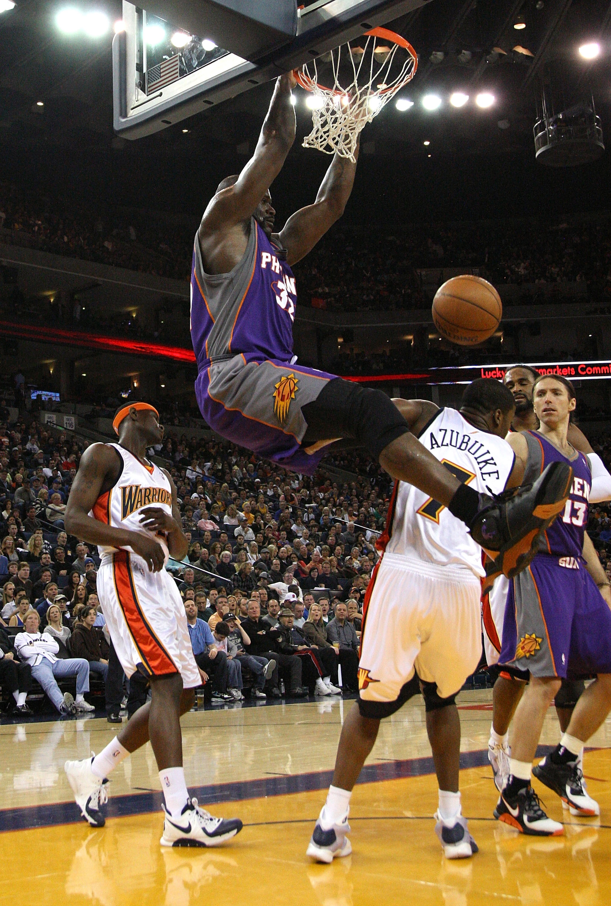 OAKLAND, CA - MARCH 15:  Shaquille O'Neal #32 of the Phoenix Suns dunks over Kelenna Azubuike #7 of the Golden State Warriors during an NBA game on March 15, 2009 at Oracle Arena in Oakland, California. NOTE TO USER: User expressly acknowledges and agrees