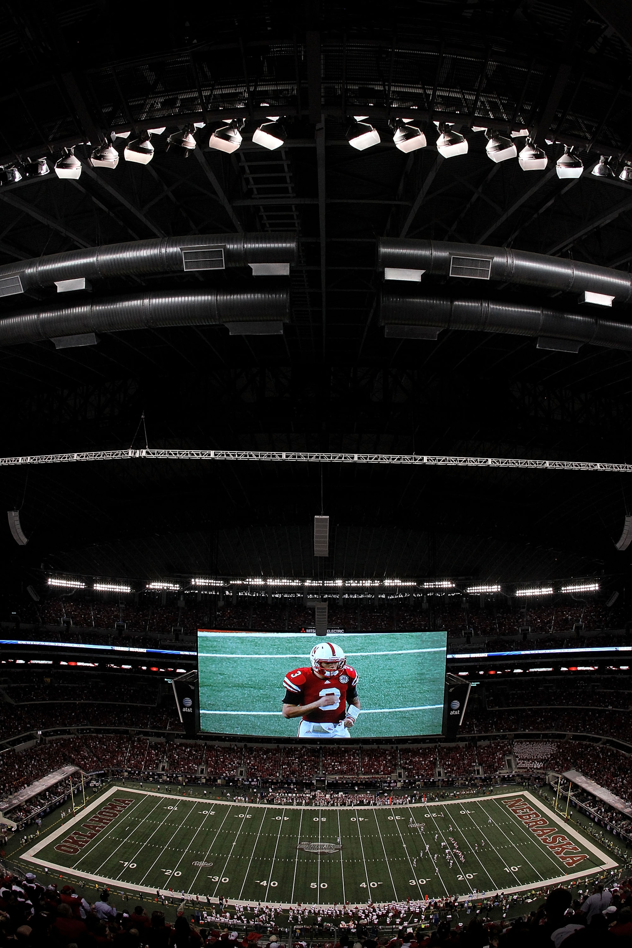 ARLINGTON, TX - DECEMBER 04:  A general view of play between the Oklahoma Sooners and the Nebraska Cornhuskers during the Big 12 Championship at Cowboys Stadium on December 4, 2010 in Arlington, Texas.  (Photo by Ronald Martinez/Getty Images)