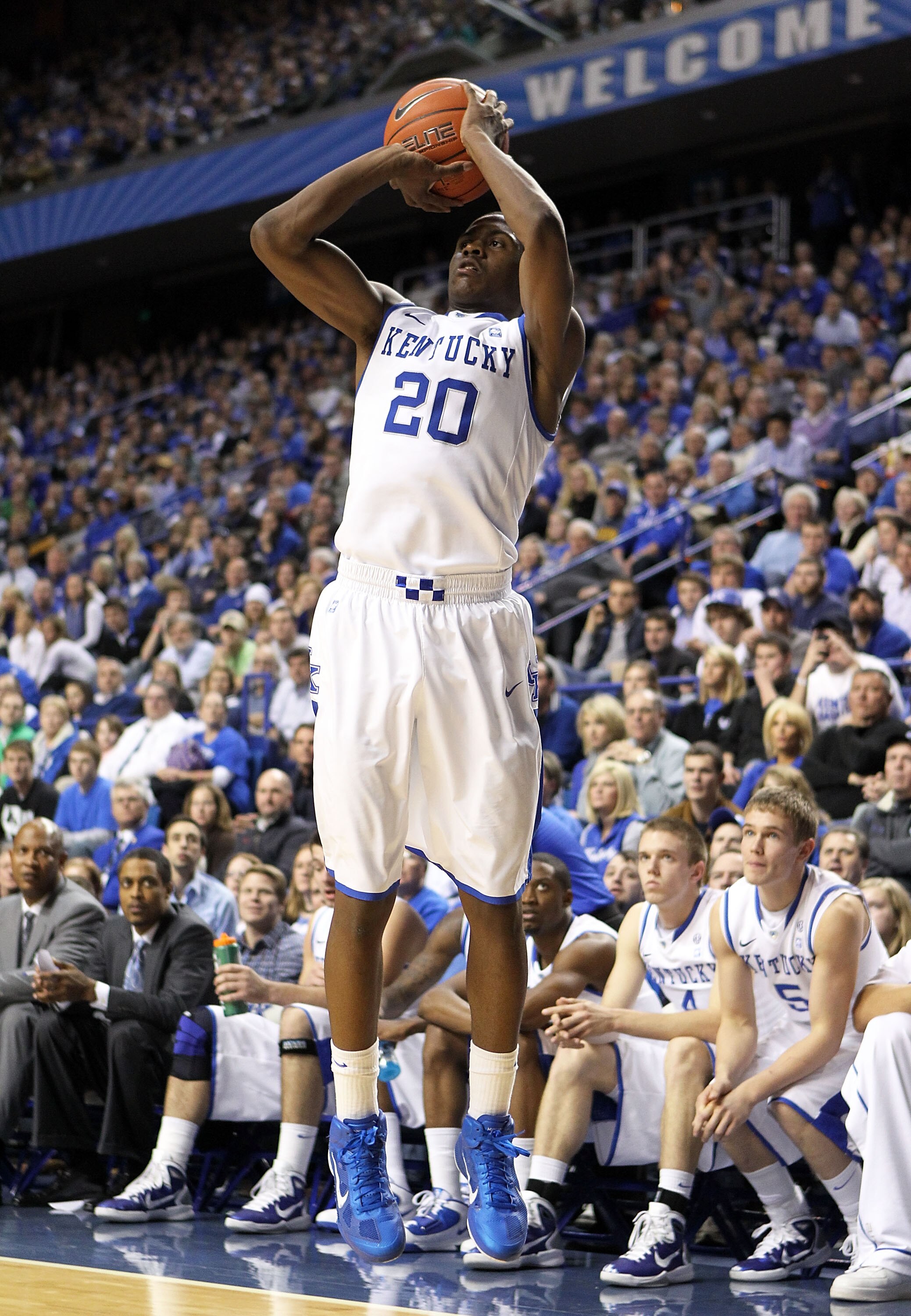 LEXINGTON, KY - JANUARY 03: Doron Lamb #20 of the Kentucky Wildcats shoots the ball during the game against the Penn Quakers at Rupp Arena on January 3, 2011 in Lexington, Kentucky.  (Photo by Andy Lyons/Getty Images)