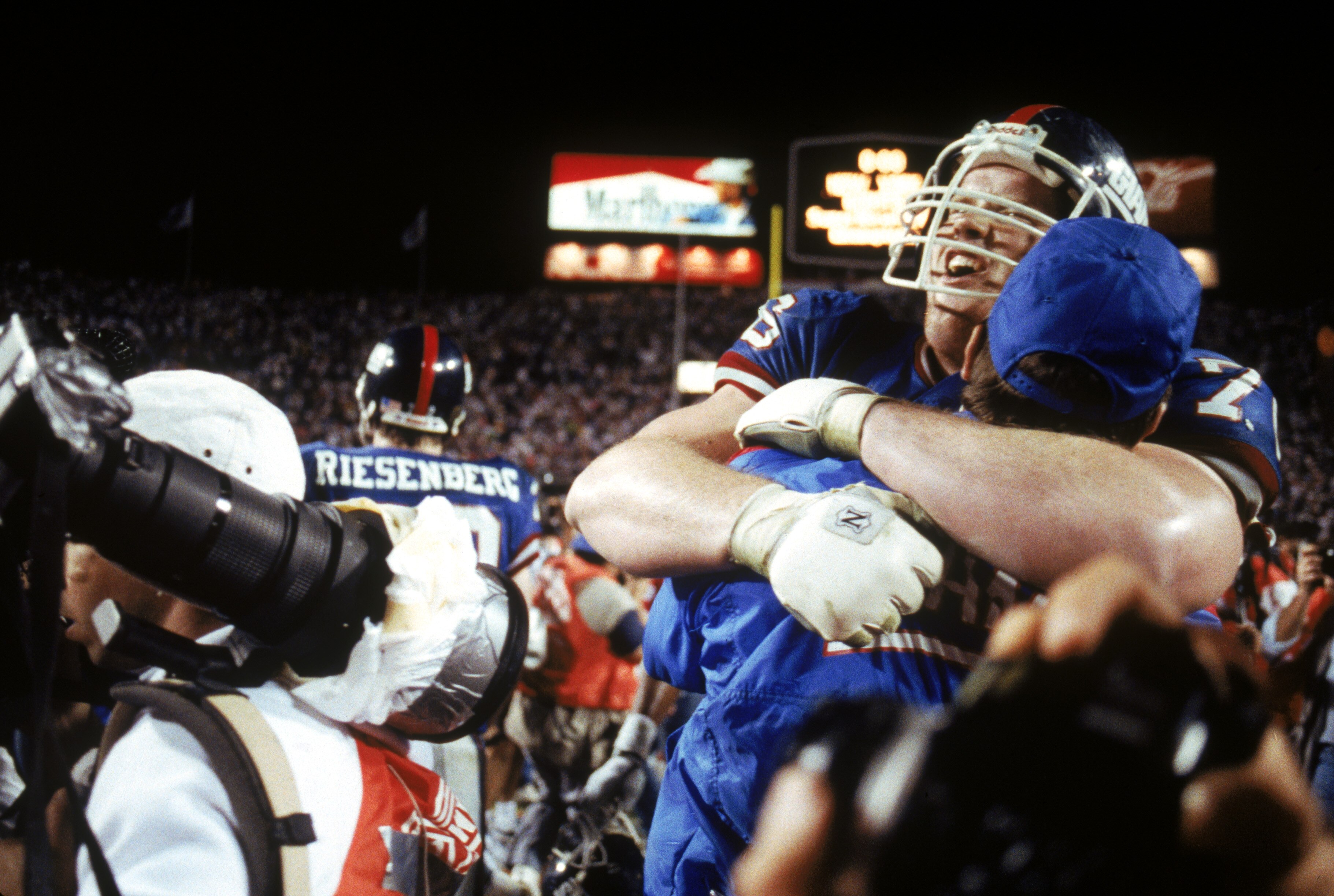 TAMPA, FL - JANUARY 27:  Offensive tackle Jumbo Elliott #76 of the New York Giants celebrates following the game against the Buffalo Bills during Super Bowl XXV at Tampa Stadium on January 27, 1991 in Tampa, Florida. The Giants defeated the Bills 20-19.