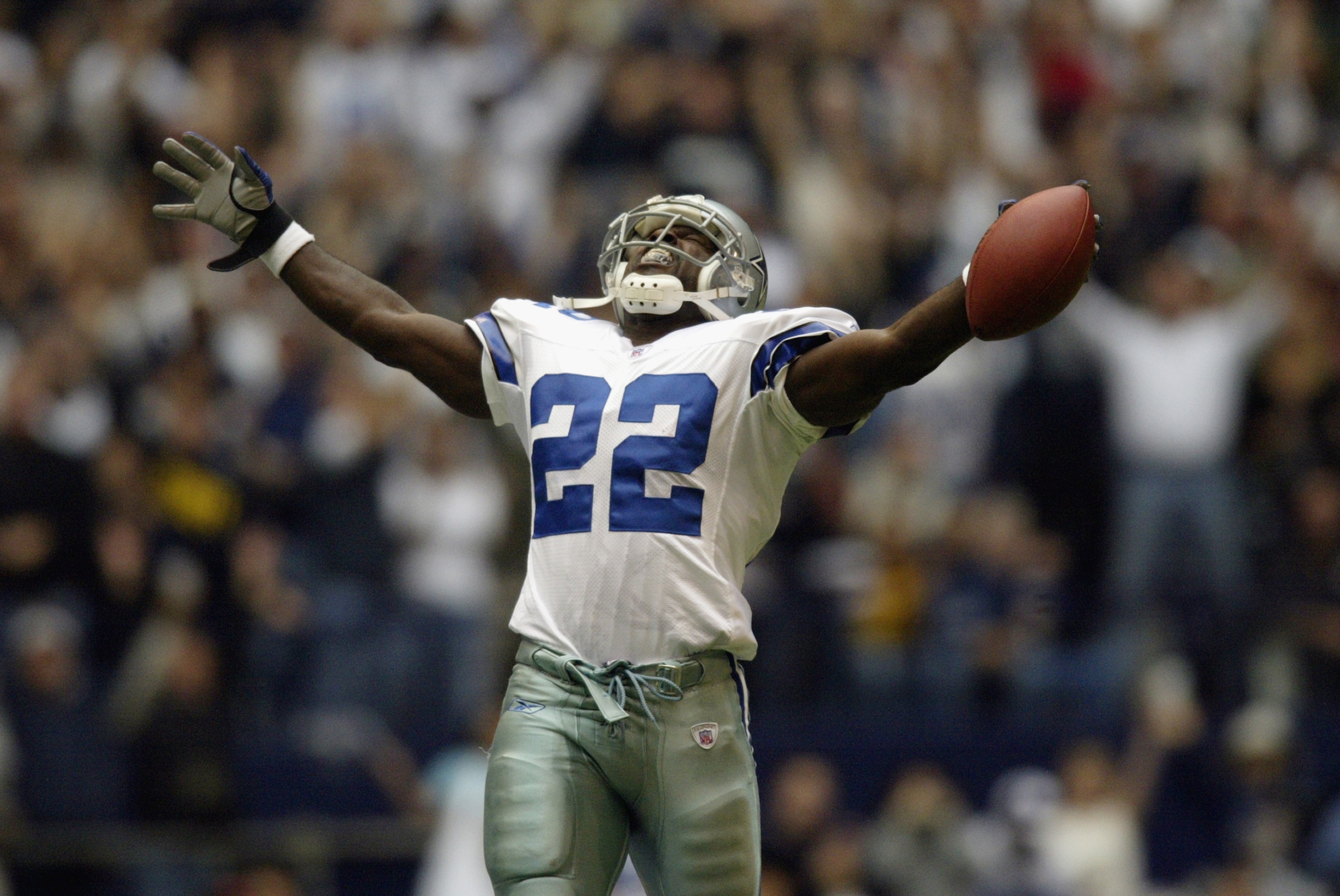 IRVING, TX - OCTOBER 27:  Running back Emmitt Smith celebrates after breaking the all time NFL rushing record against the Seattle Seahawks at Texas Stadium on October 27, 2002 in Irving, Texas. The Seahawks defeated the Cowboys 17-14. (Photo by Ronald Mar