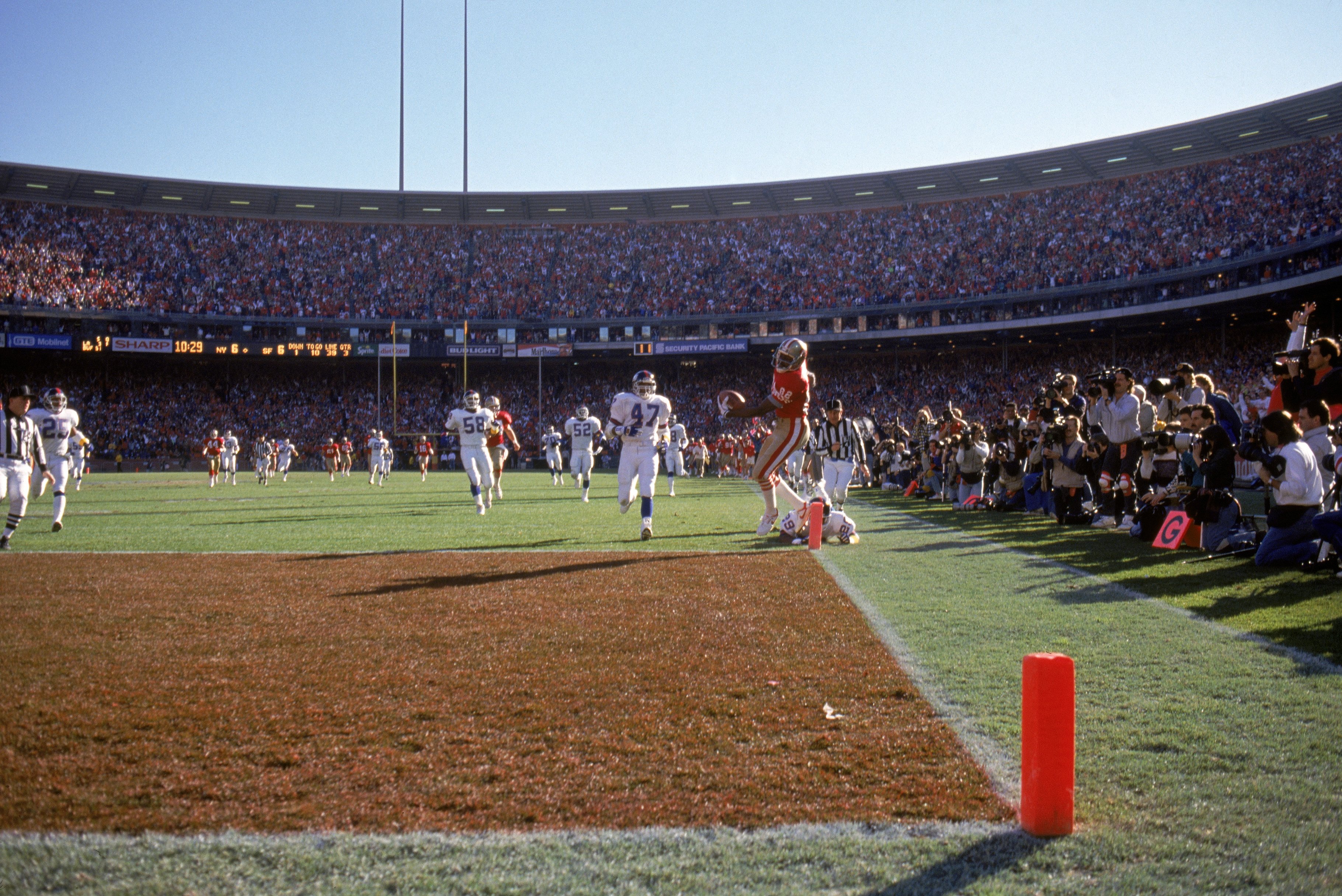 SAN FRANCISCO - JANUARY 20:  Wide receiver John Taylor #82 of the San Francisco 49ers hops into the end zone for a touchdown on a 61-yard pass from Joe Montana during the 1990 NFC Championship game against the New York Giants at Candlestick Park on Januar