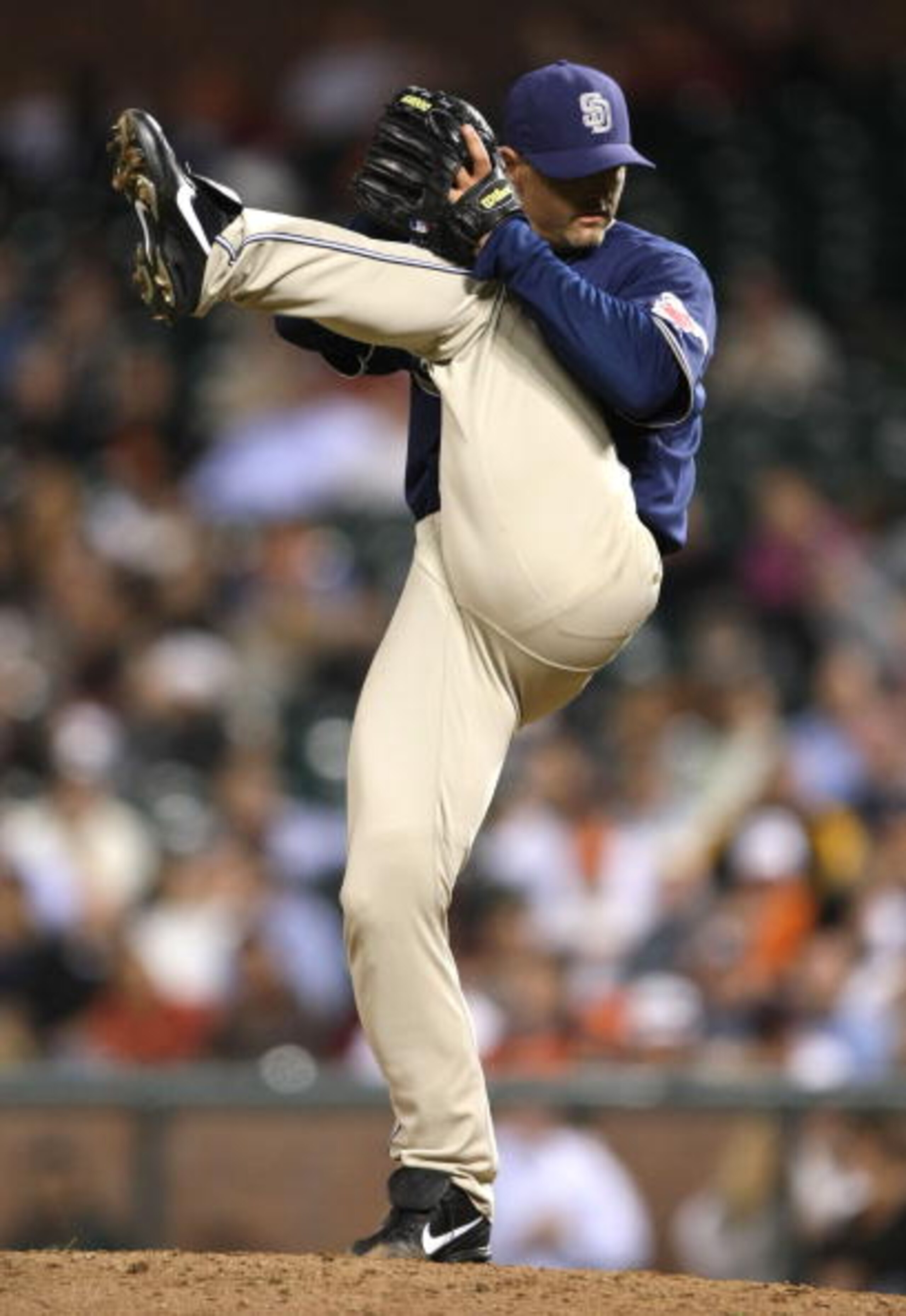 SAN FRANCISCO - SEPTEMBER 25: Trevor Hoffman #51 of the San Diego Padres pitches against the San Francisco Giants during a Major League Baseball game on September 25, 2007 at AT&T Park in San Francisco, California.  (Photo by Jed Jacobsohn/Getty Images)