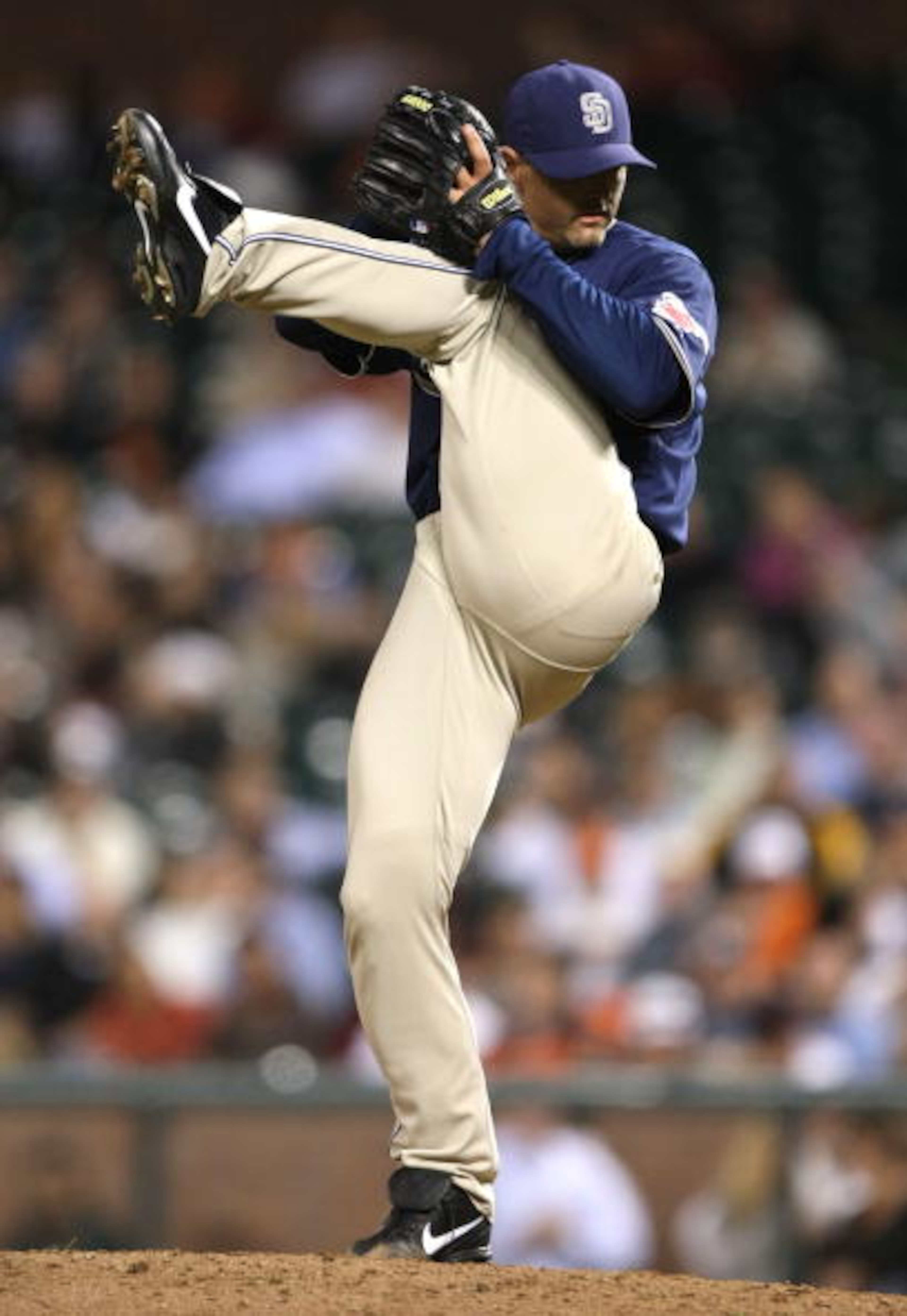 SAN FRANCISCO - SEPTEMBER 25: Trevor Hoffman #51 of the San Diego Padres pitches against the San Francisco Giants during a Major League Baseball game on September 25, 2007 at AT&T Park in San Francisco, California.  (Photo by Jed Jacobsohn/Getty Images)