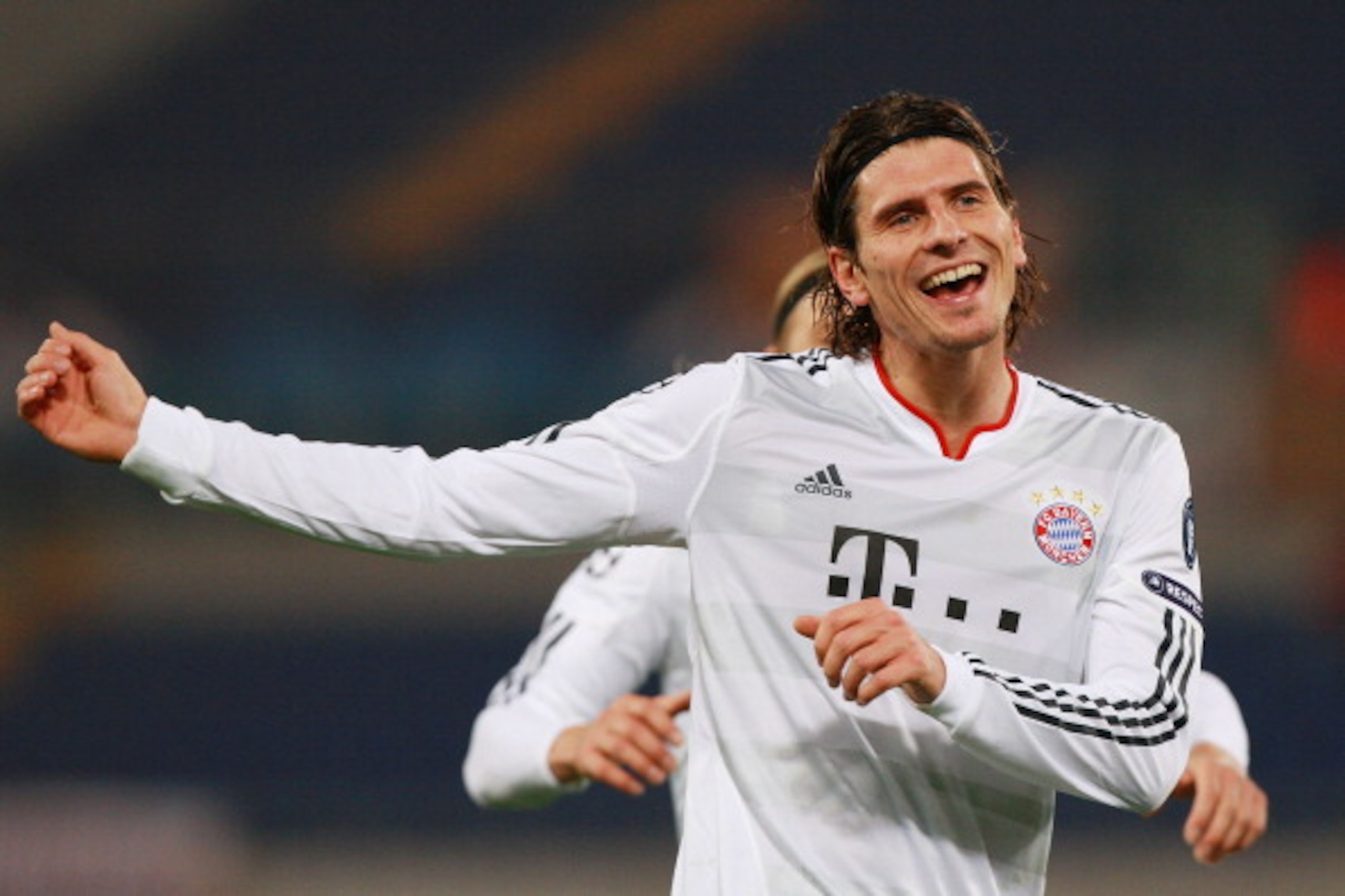 ROME - NOVEMBER 23:  Mario Gomez of  FC Bayern Muenchen celebrates after scoring the second goal during the UEFA Champions League Group E match between AS Roma and FC Bayern Muenchen at Stadio Olimpico on November 23, 2010 in Rome, Italy.  (Photo by Paolo