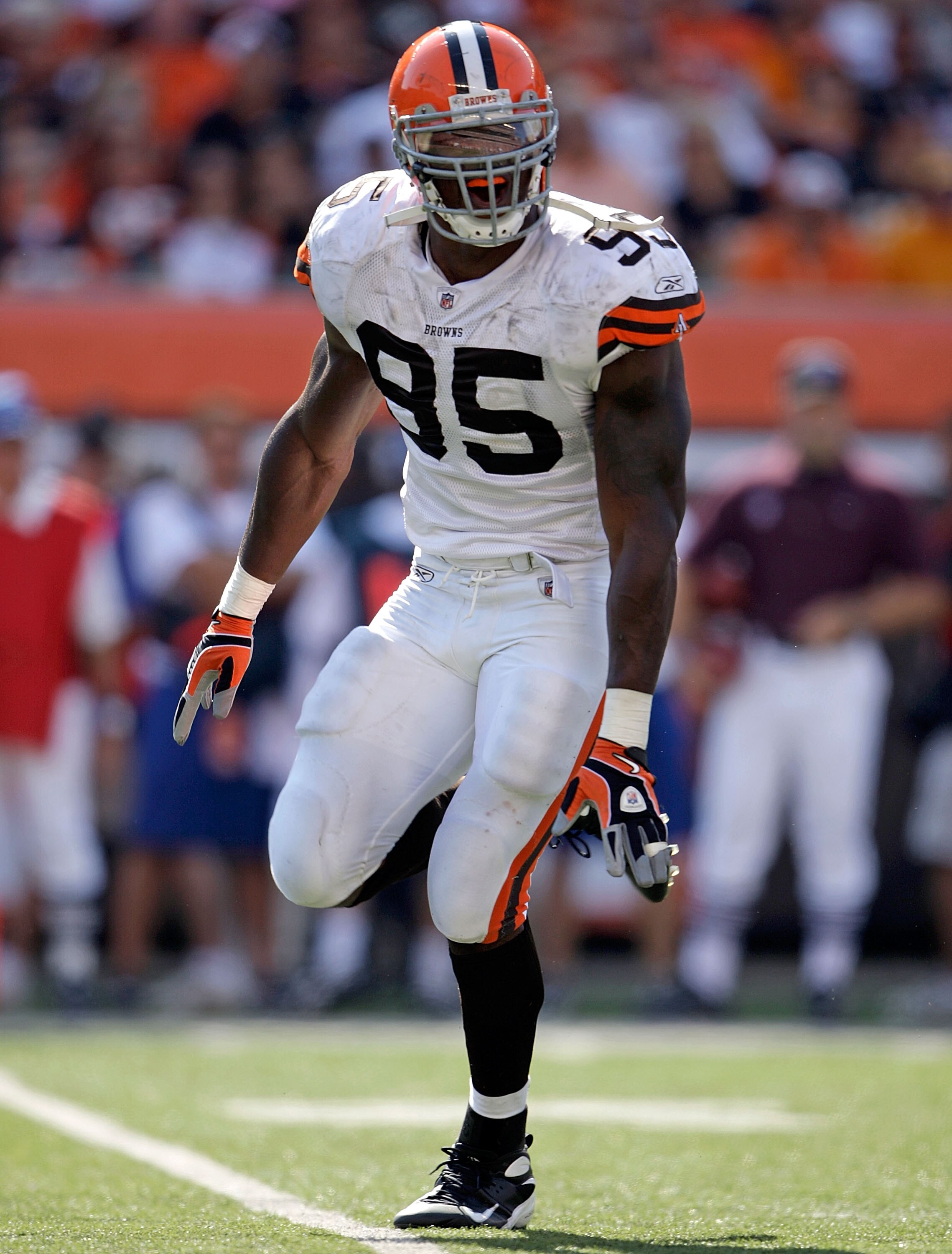 CINCINNATI - SEPTEMBER 28:  Kamerion Wimbley #95 of the Cleveland Browns celebrates a defensive stop during the NFL game against the Cincinnati Bengals on September 28, 2008 at Paul Brown Stadium in Cincinnati, Ohio.  (Photo by Andy Lyons/Getty Images)