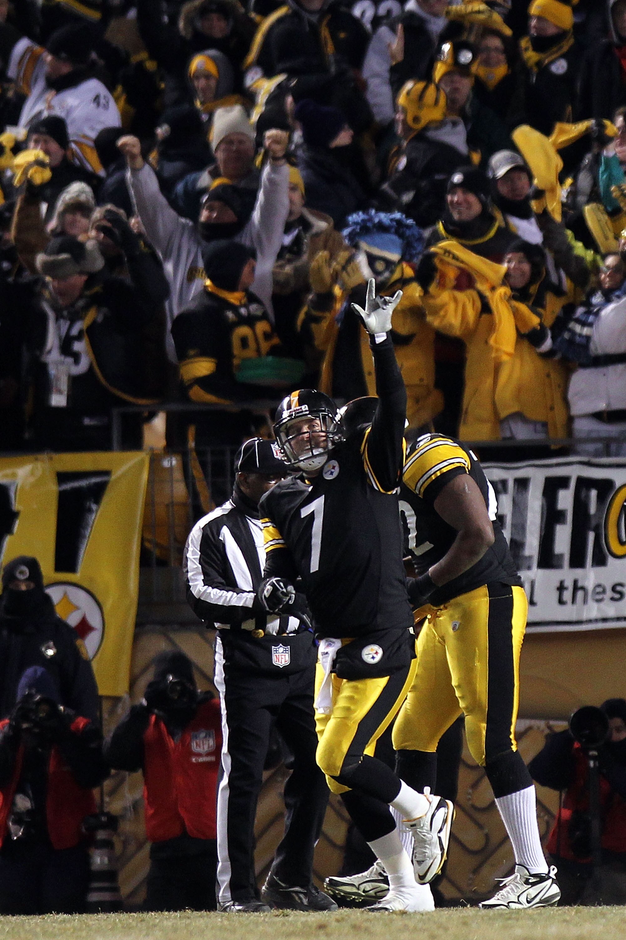 PITTSBURGH, PA - JANUARY 23:  Ben Roethlisberger #7 of the Pittsburgh Steelers celebrates a second quarter touchdown against the New York Jets during the 2011 AFC Championship game at Heinz Field on January 23, 2011 in Pittsburgh, Pennsylvania.  (Photo by
