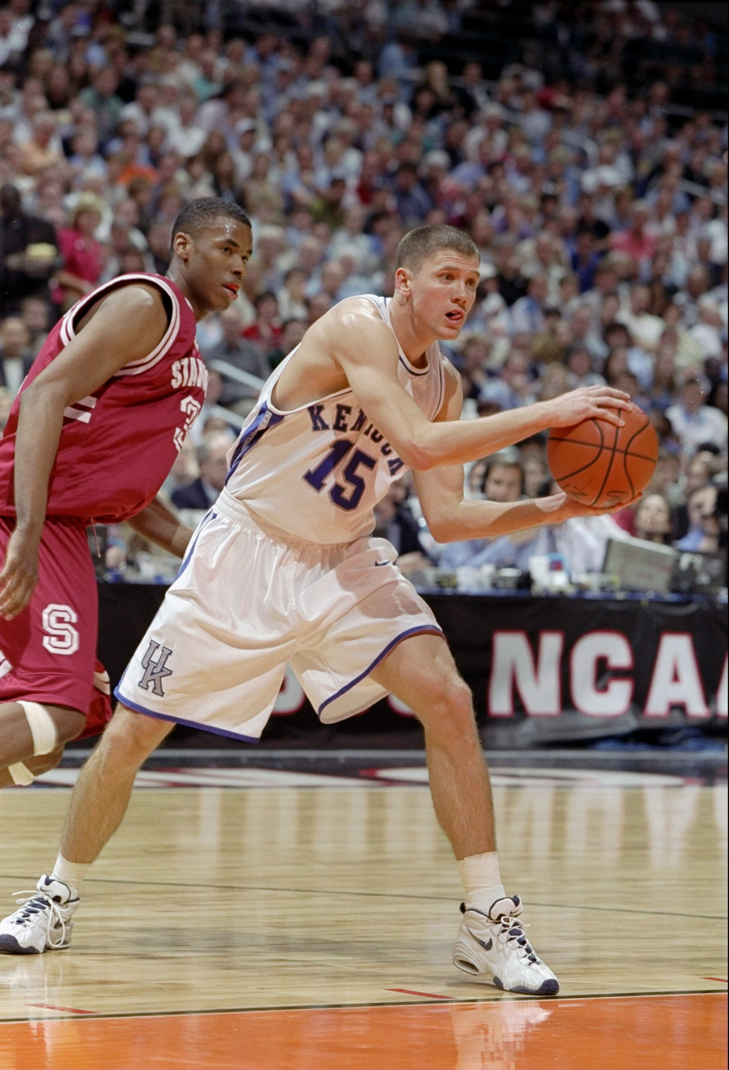 28 Mar 1998:  Jeff Sheppard #15 of the Kentucky Wildcats moves the ball during an NCAA Final Four semi final game against the Stanford Cardinals at the Alamodome in San Antonio, Texas. Kentucky defeated  Stanford 86-85.  Mandatory Credit: Todd Warshaw  /A
