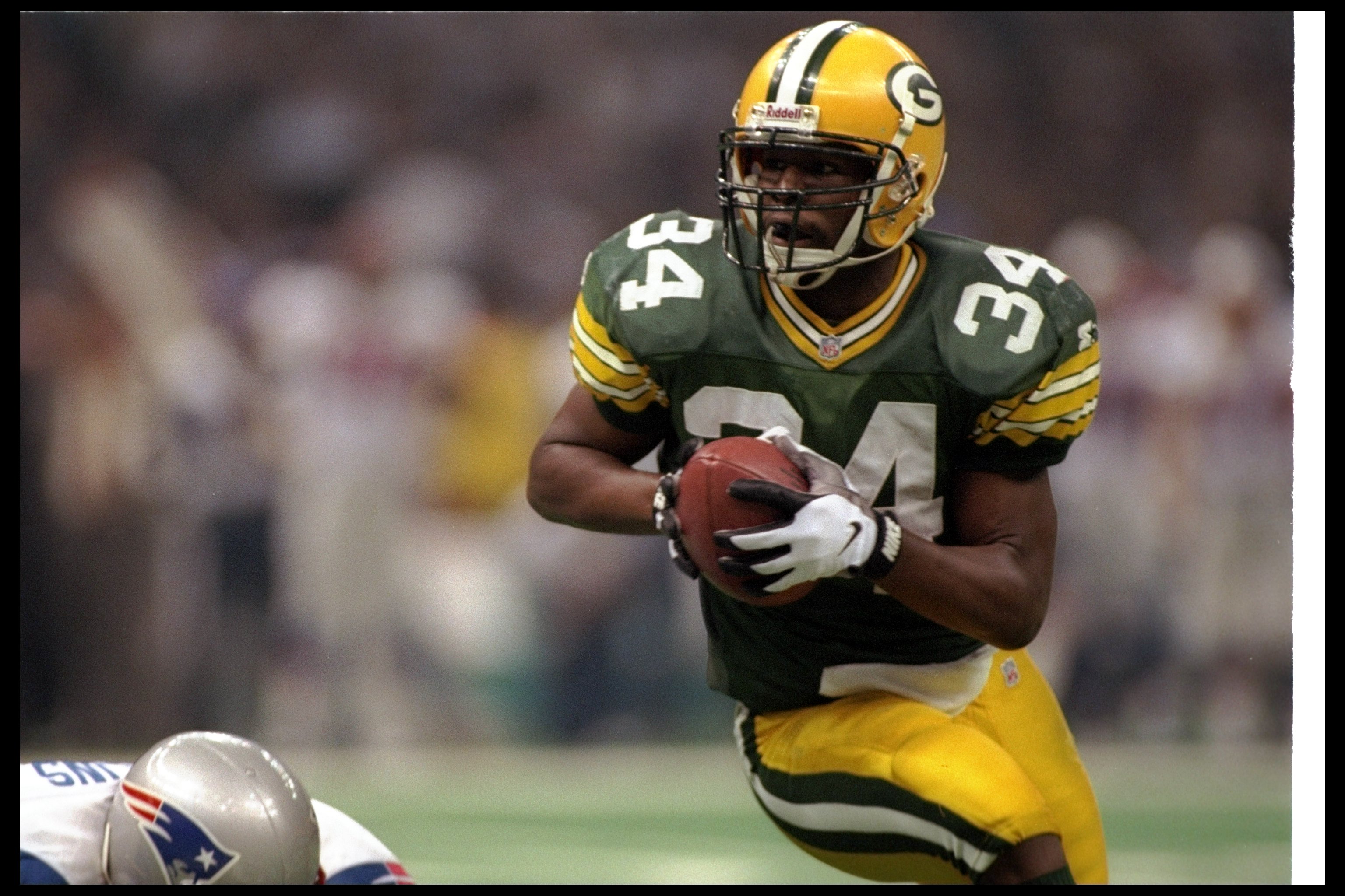 26 Jan 1997:  Running back Edgar Bennett of the Green Bay Packers moves the ball during Super Bowl XXXI against the New England Patriots at the Superdome in New Orleans, Louisiana.  The Packers won the game, 35-21. Mandatory Credit: Rick Stewart  /Allspor