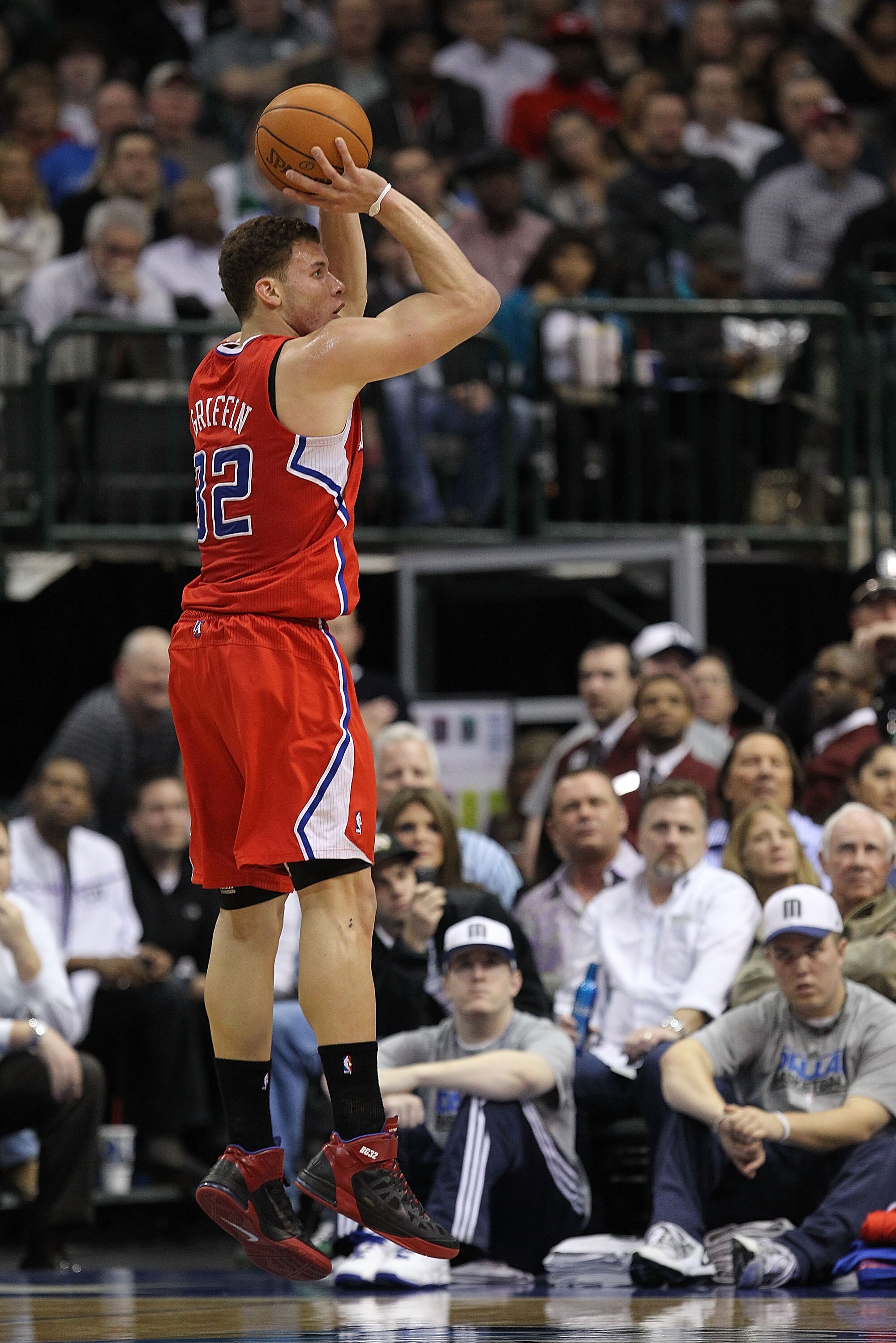 DALLAS, TX - JANUARY 25:  Forward Blake Griffin #32 of the Los Angeles Clippers during play against the Dallas Mavericks at American Airlines Center on January 25, 2011 in Dallas, Texas.  NOTE TO USER: User expressly acknowledges and agrees that, by downl