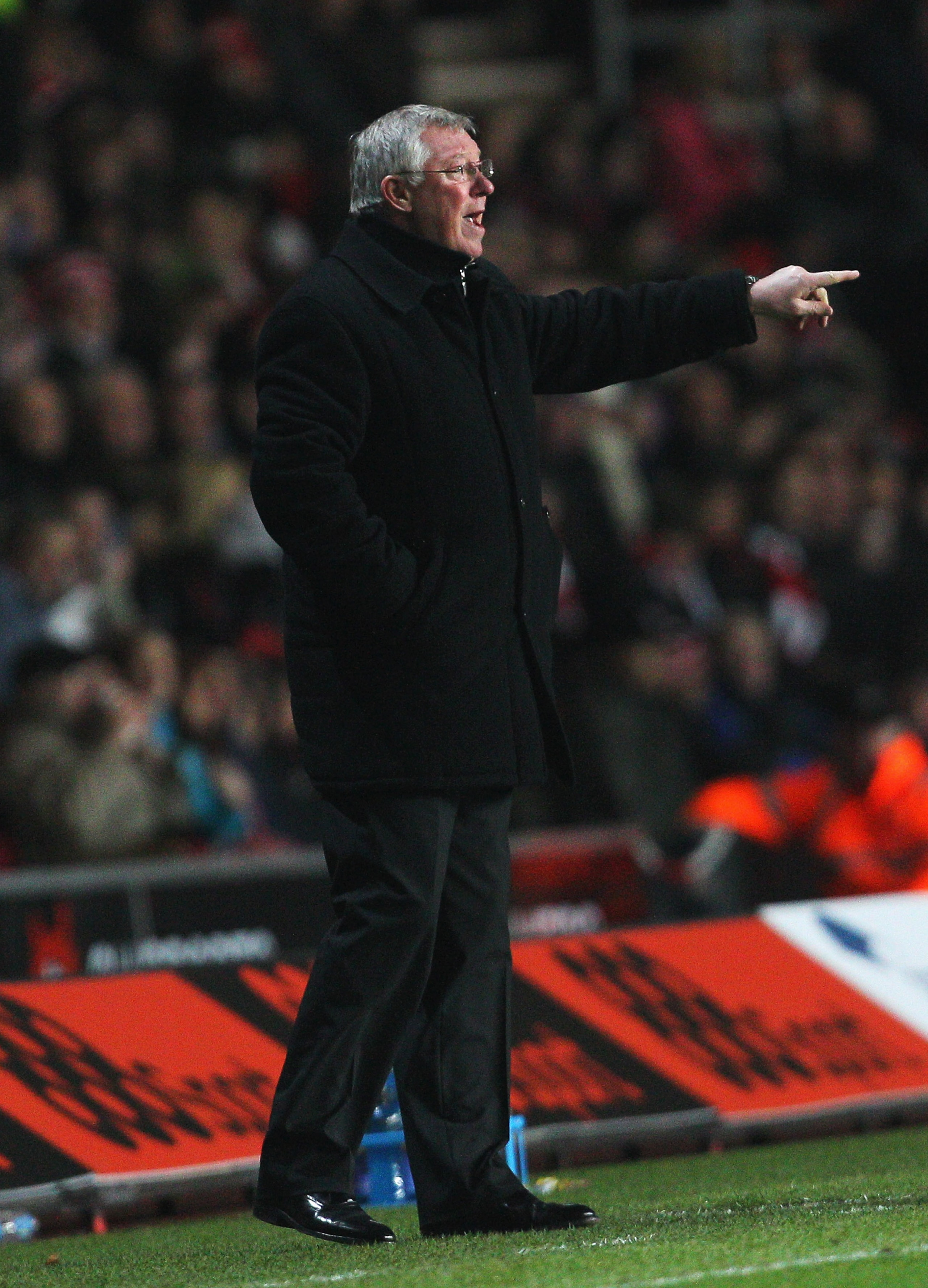 SOUTHAMPTON, ENGLAND - JANUARY 29: Sir Alex Ferguson, manager of Manchester United gives instructions during the FA Cup sponsored by E.ON 4th Round match between Southampton and Manchester United at St Mary's Stadium on January 29, 2011 in Southampton, En