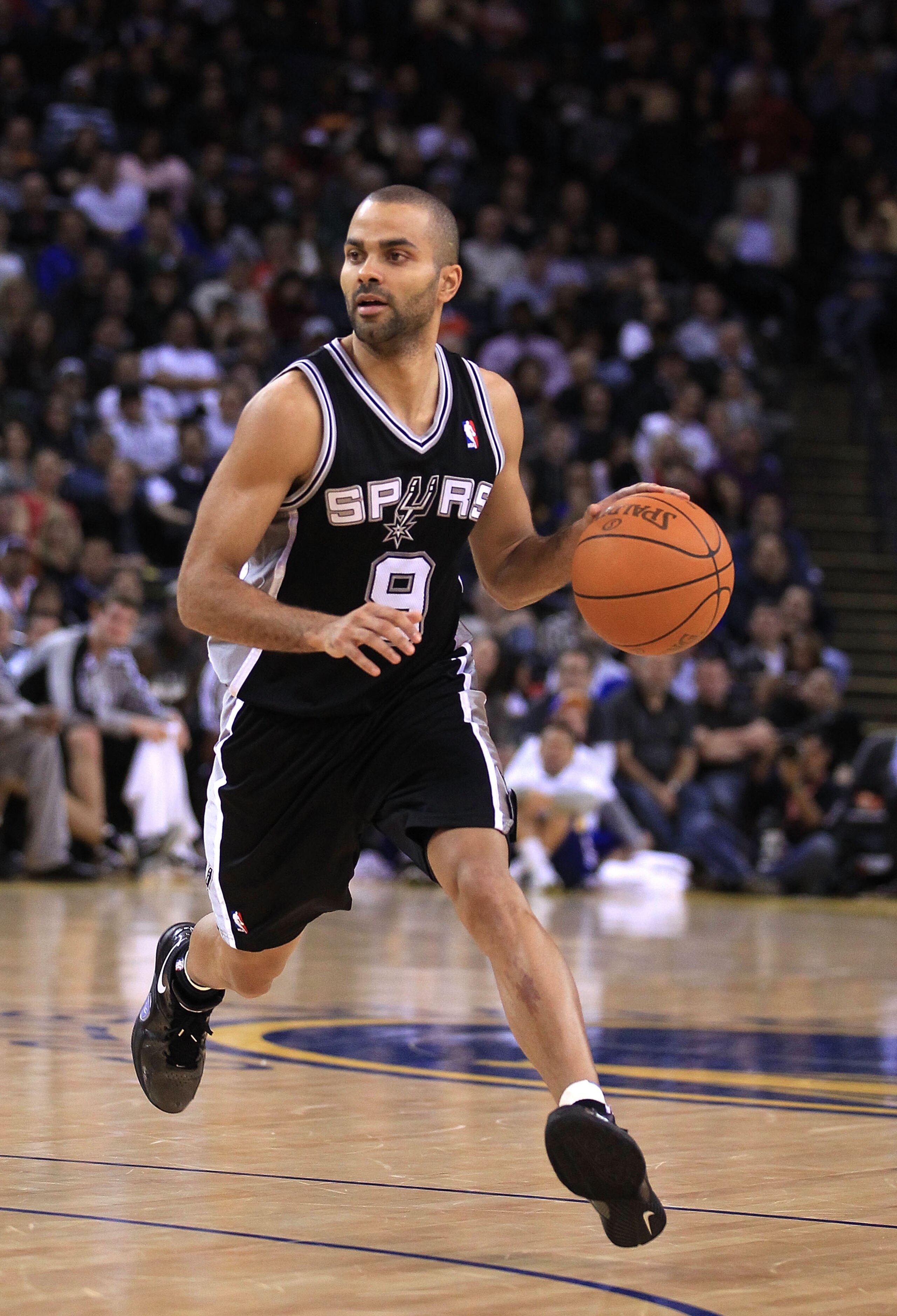OAKLAND, CA - JANUARY 24:  Tony Parker #9 of the San Antonio Spurs in action against the Golden State Warriors at Oracle Arena on January 24, 2011 in Oakland, California.  NOTE TO USER: User expressly acknowledges and agrees that, by downloading and or us