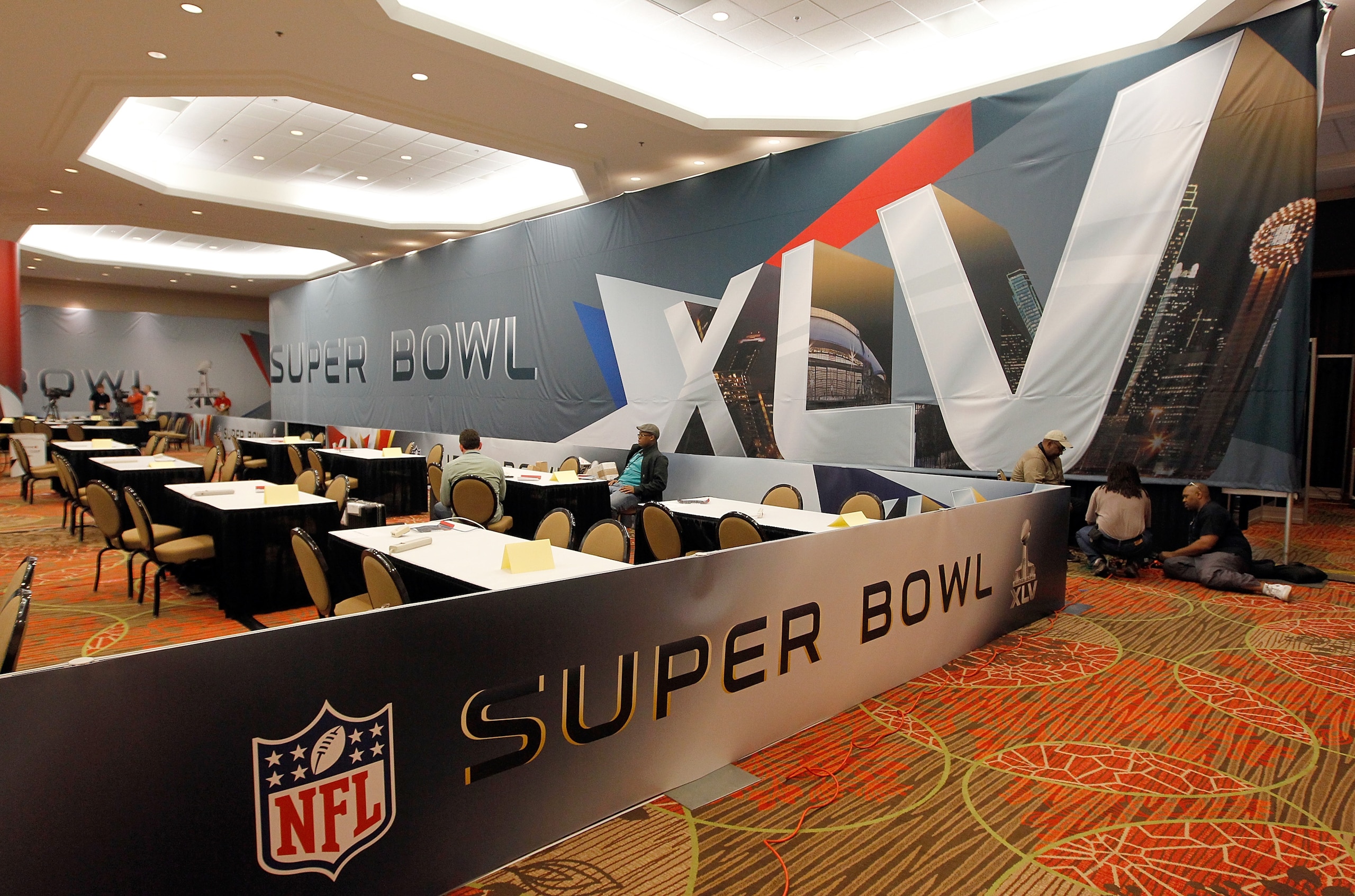 DALLAS, TX - JANUARY 30: Members of the working media arrive for the opening day of the Motorola Super Bowl XLV Media Center on January 30, 2011 in Dallas, Texas. Cowboys Stadium will host Super Bowl XLV on February 6, 2011 between the Pittsburgh Steele DALLAS, TX - JANUARY 30: Members of the working media arrive for the opening day of the Motorola Super Bowl XLV Media Center on January 30, 2011 in Dallas, Texas. Cowboys Stadium will host Super Bowl XLV on February 6, 2011 between the Pittsburgh Steele