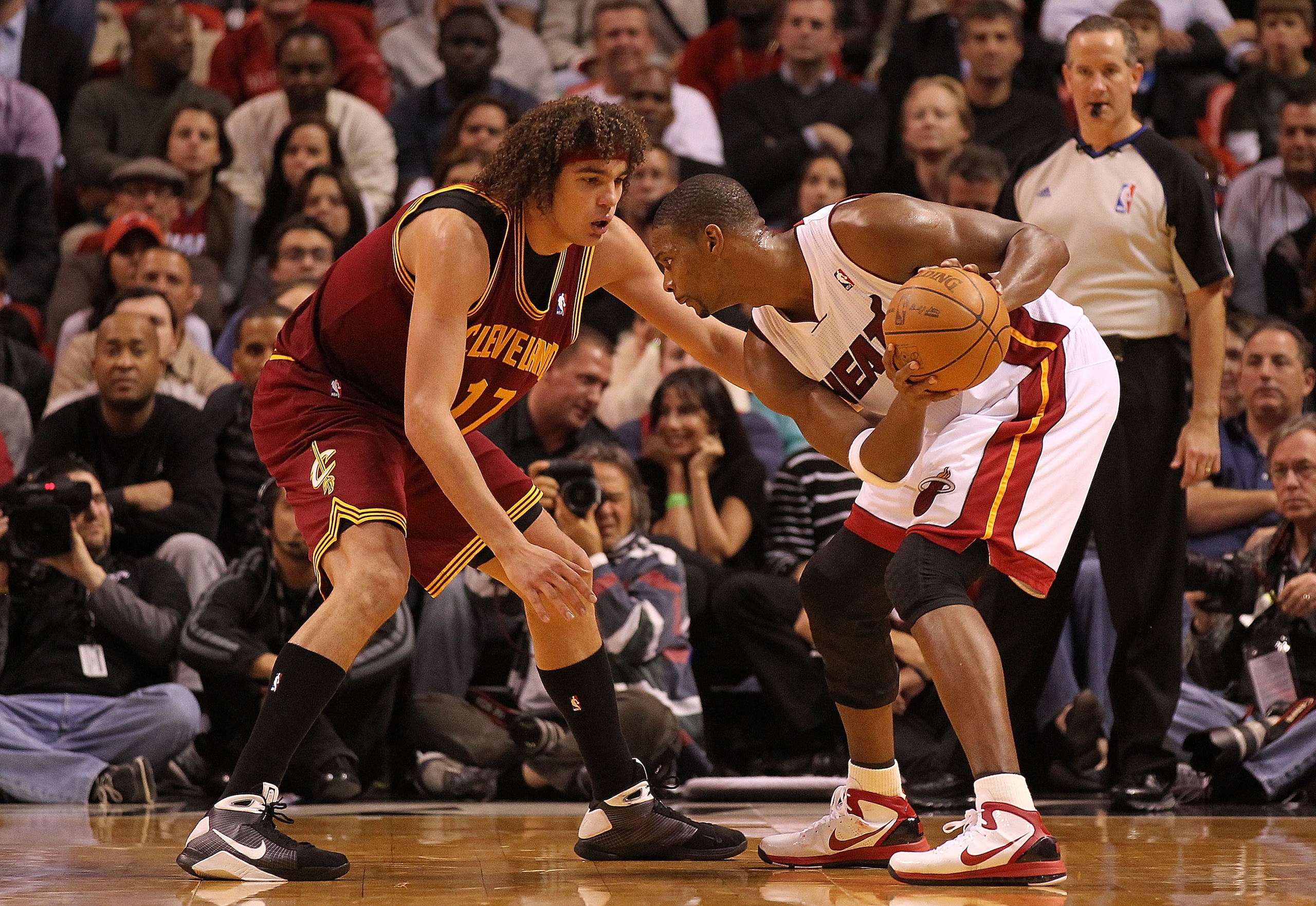 MIAMI, FL - DECEMBER 15: Chris Bosh #1 of the Miami Heat posts up Anderson Varejao #17 of the Cleveland Cavaliers during a game at American Airlines Arena on December 15, 2010 in Miami, Florida. NOTE TO USER: User expressly acknowledges and agrees that, b MIAMI, FL - DECEMBER 15: Chris Bosh #1 of the Miami Heat posts up Anderson Varejao #17 of the Cleveland Cavaliers during a game at American Airlines Arena on December 15, 2010 in Miami, Florida. NOTE TO USER: User expressly acknowledges and agrees that, b