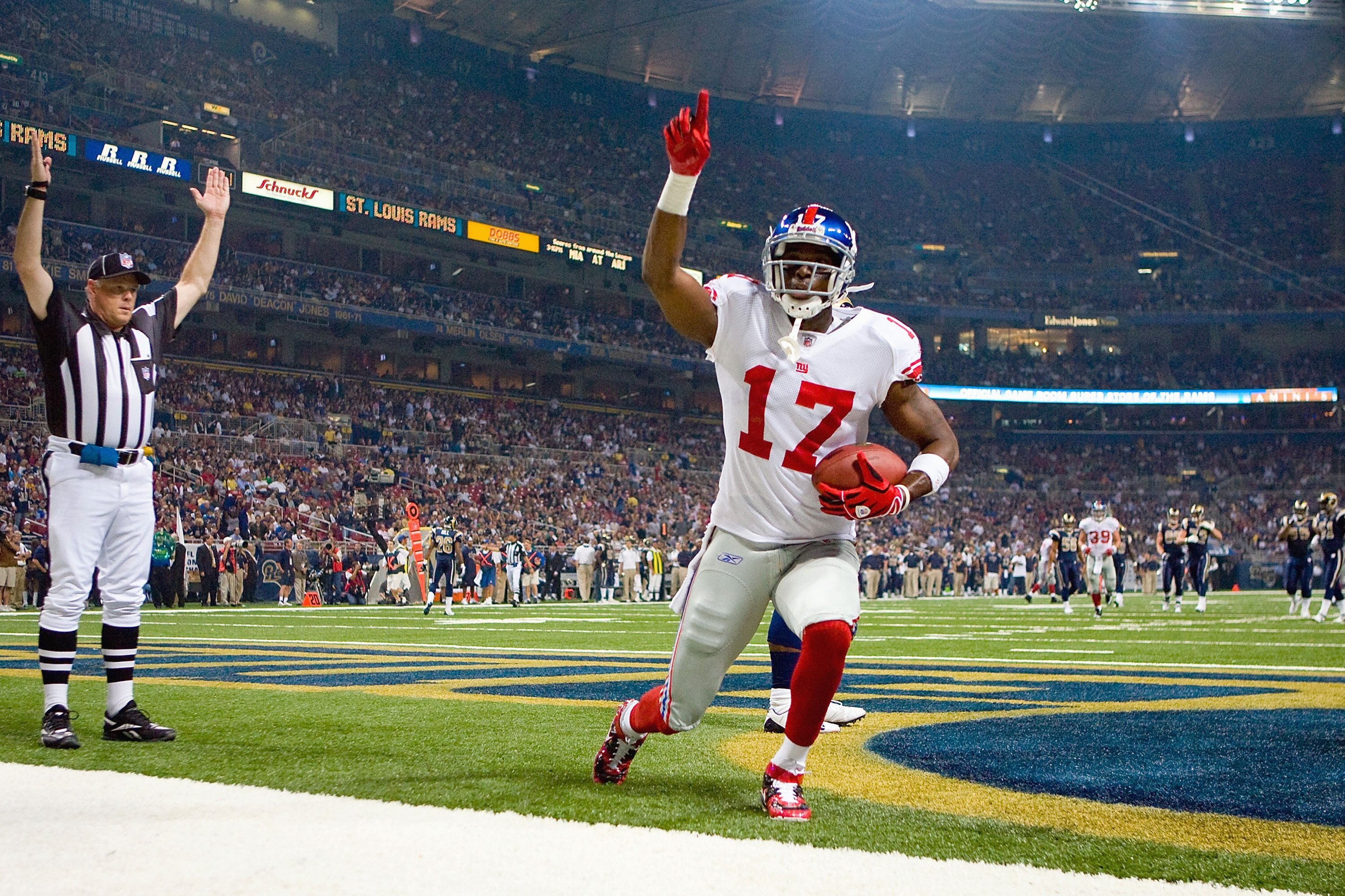 ST. LOUIS, MO - SEPTEMBER 14: Plaxico Buress #17 of the New York Giants celebrates a touchdown against the St. Louis Rams at the Edward Jones Dome on September 14, 2008 in St. Louis, Missouri. (Photo by Dilip Vishwanat/Getty Images) ST. LOUIS, MO - SEPTEMBER 14: Plaxico Buress #17 of the New York Giants celebrates a touchdown against the St. Louis Rams at the Edward Jones Dome on September 14, 2008 in St. Louis, Missouri. (Photo by Dilip Vishwanat/Getty Images)