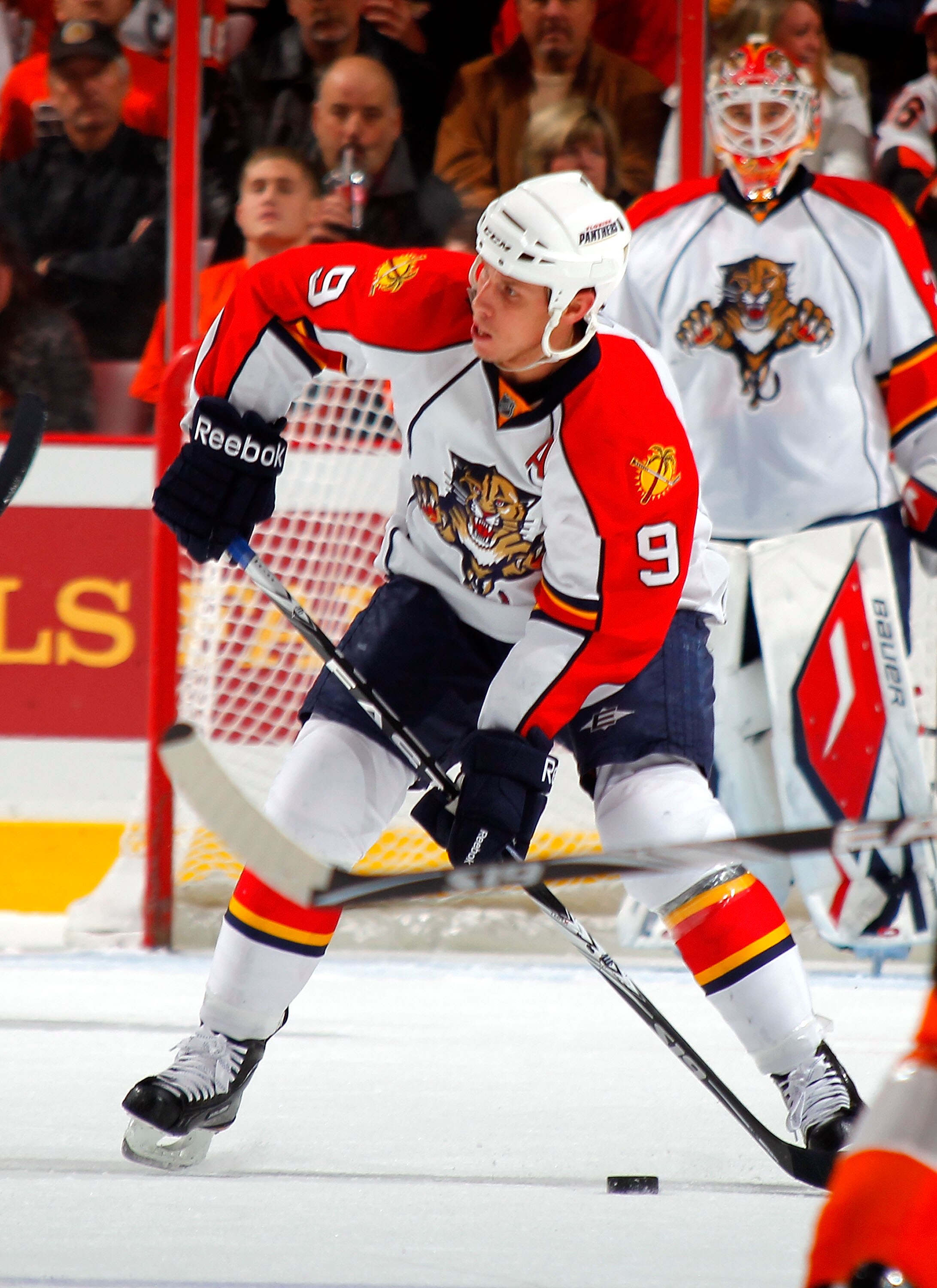 PHILADELPHIA, PA - DECEMBER 20:  Stephen Weiss #9 of the Florida Panthers skates during a hockey game against the Philadelphia Flyers at the Wells Fargo Center on December 20, 2010 in Philadelphia, Pennsylvania.  (Photo by Paul Bereswill/Getty Images)
