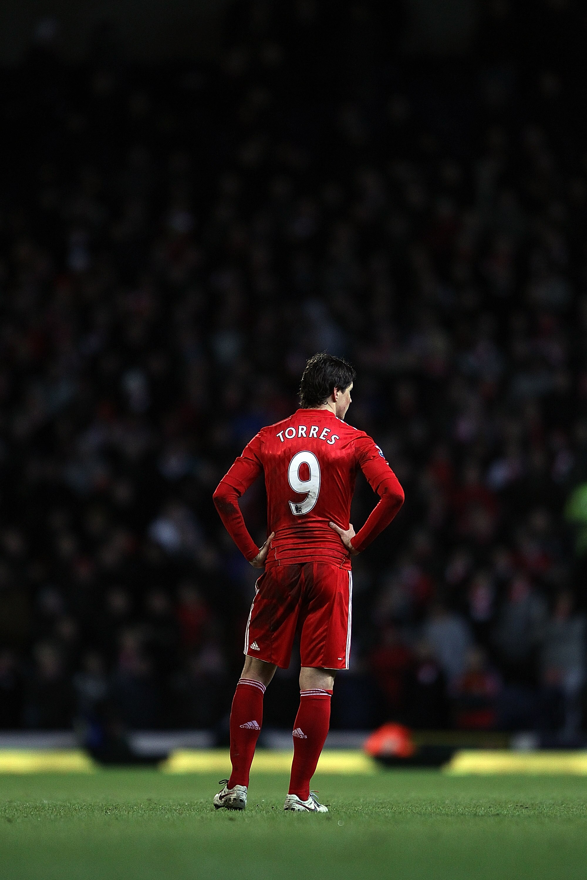 BLACKBURN, ENGLAND - JANUARY 05:  Fernando Torres of Liverpool dejected during a Barclays Premier league match betweem Blackburn Rovers and Liverpool at Ewood park on January 5, 2011 in Blackburn, England.  (Photo by Clive Brunskill/Getty Images)
