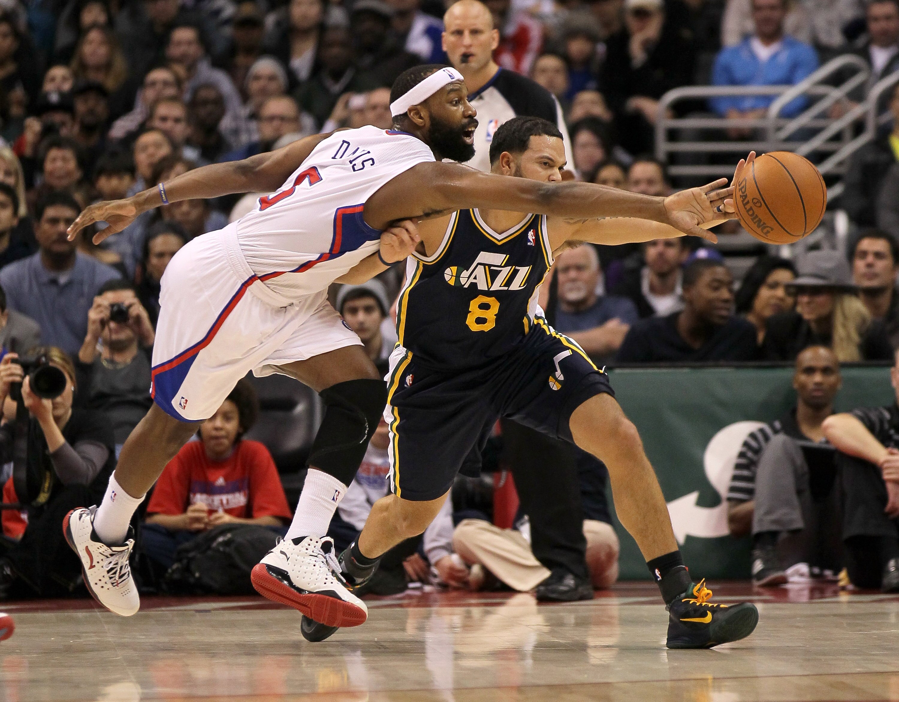 LOS ANGELES, CA - DECEMBER 29:  Baron Davis #5 of the Los Angeles Clippers and Deron Williams #8 of the Utah Jazz fight for a loose ball at Staples Center on December 29, 2010 in Los Angeles, California.    NOTE TO USER: User expressly acknowledges and ag