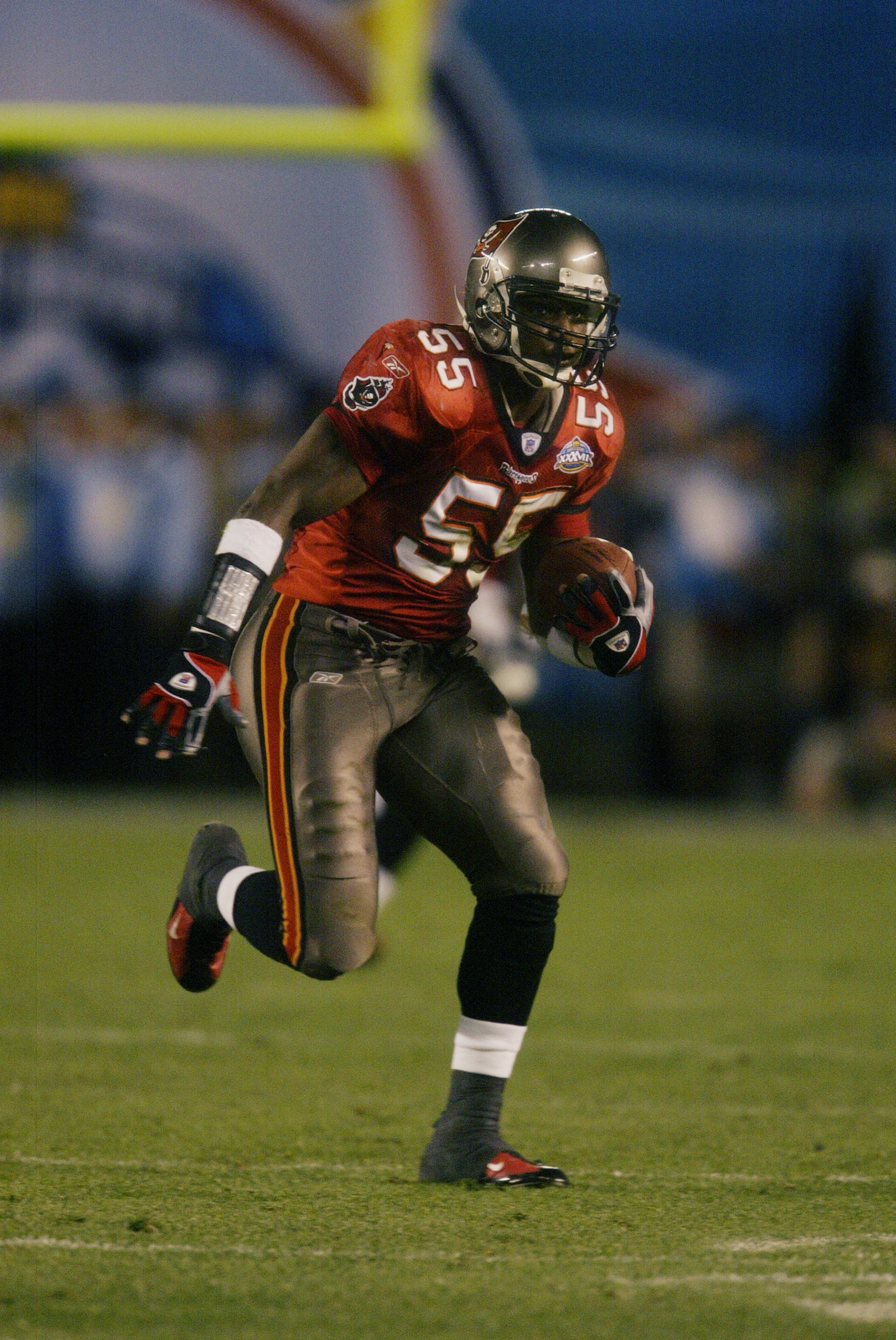 SAN DIEGO - JANUARY 26:  Linebacker Derrick Brooks #55 of the Tampa Bay Buccaneers picks up a fumble by Oakland Raiders quarterback Rich Gannon and runs it in for a fourth quarter touchdown during Super Bowl XXXVII at Qualcomm Stadium on January 26, 2003