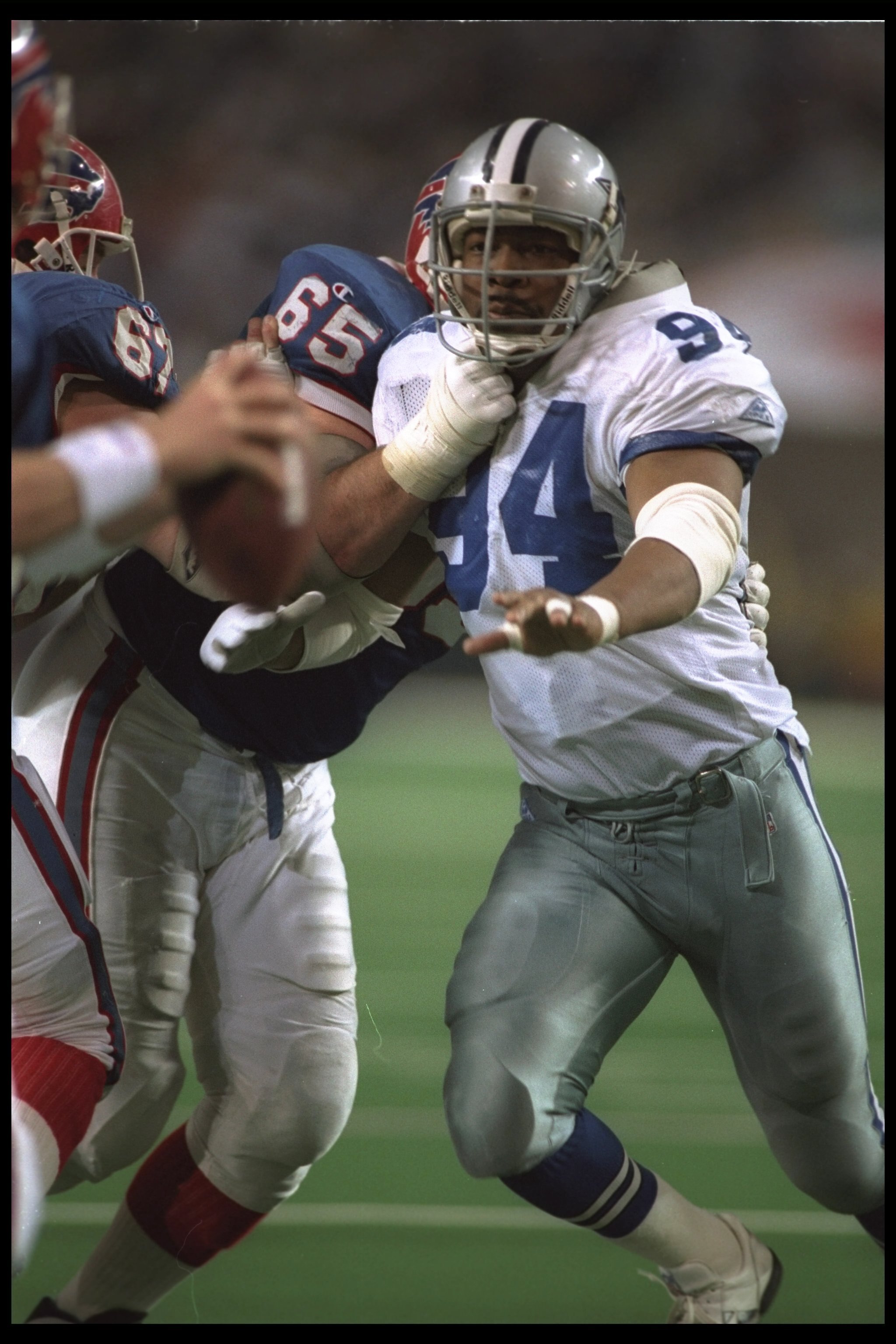 30 Jan 1994:  Defensive lineman Charles Haley of the Dallas Cowboys works against the Buffalo Bills during Super Bowl XXVIII at the the Georgia Dome in Atlanta, Georgia.  The Cowboys won the game, 52-17. Mandatory Credit: Jonathan Daniel  /Allsport