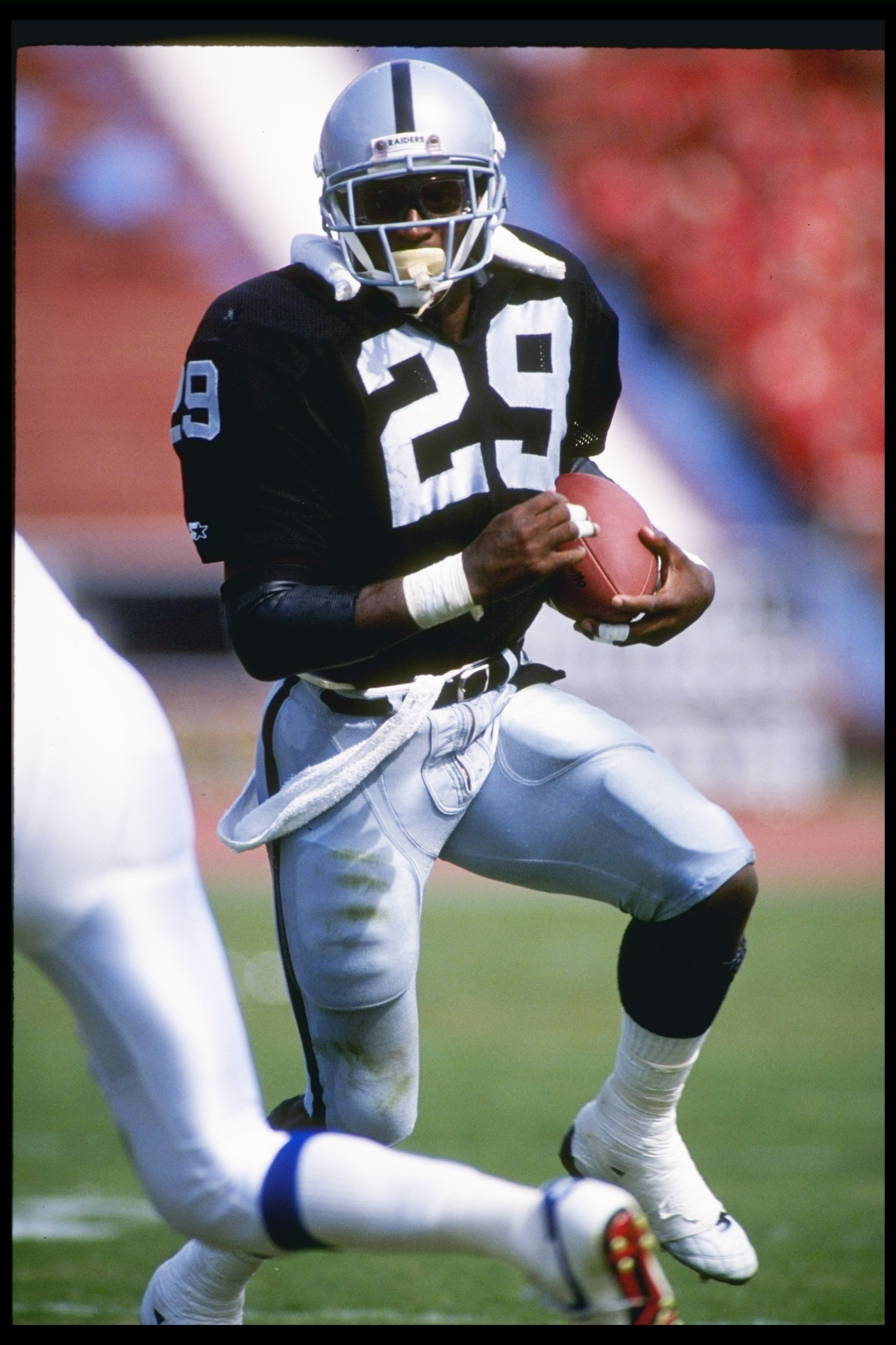 4 Oct 1992:  Running back Eric Dickerson of the Los Angeles Raiders (left) moves the ball during a game against the New York Giants at the Los Angeles Memorial Stadium in os Angeles, California.  The Cowboys won the game, 13-10Mandatory Credit: Stephen Du